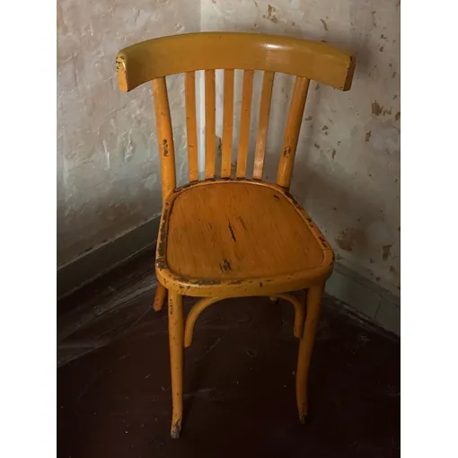 Chaise À Repeindre Et À Récupérer Sur Paris Bon état reconditionné disponible sur Rakuten