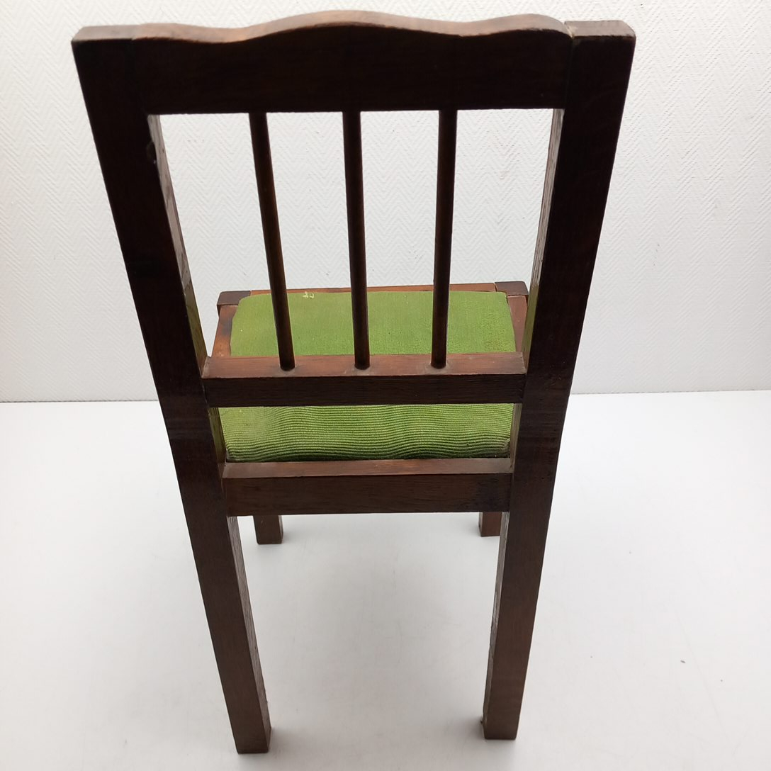 Voir photo 2 de Chaise Ancienne pour Poupée en Bois et tissu Chaise Ancienne pour Poupée en Bois et tissu État correct reconditionné photo 2