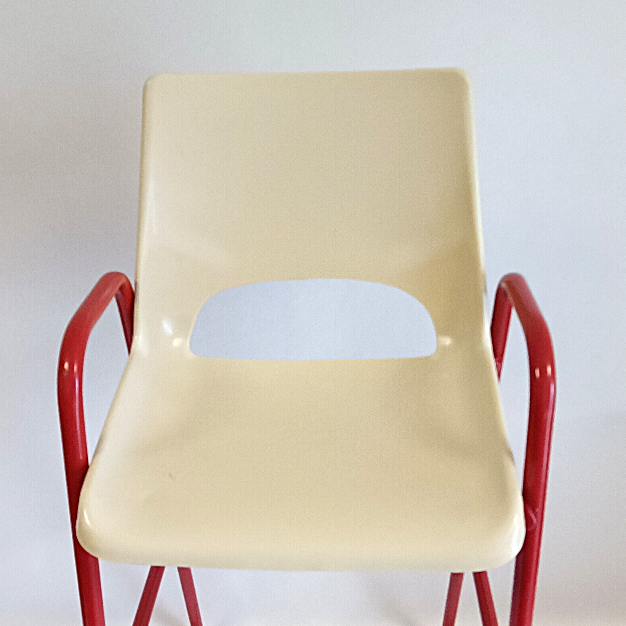 Voir photo 7 de Chaise haute enfant Roger Bontemps métal et assise plastique Chaise haute enfant Roger Bontemps métal et assise plastique Bon état reconditionné photo 7