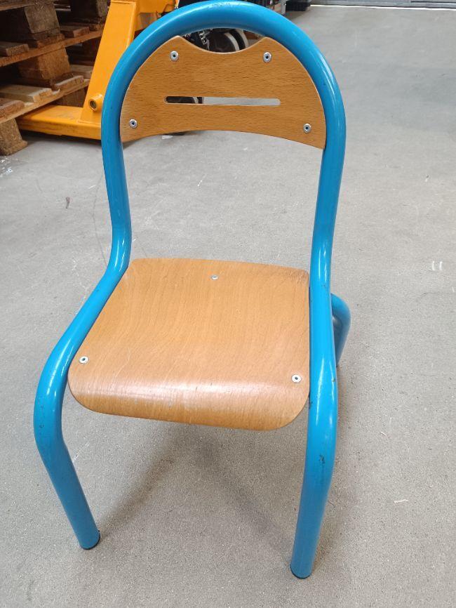 Chaise Maternelle Bleue - 26 cm Bon état - 10,37 € Chaise Maternelle Bleue - 26 cm Bon état reconditionné disponible sur Label Emmaüs