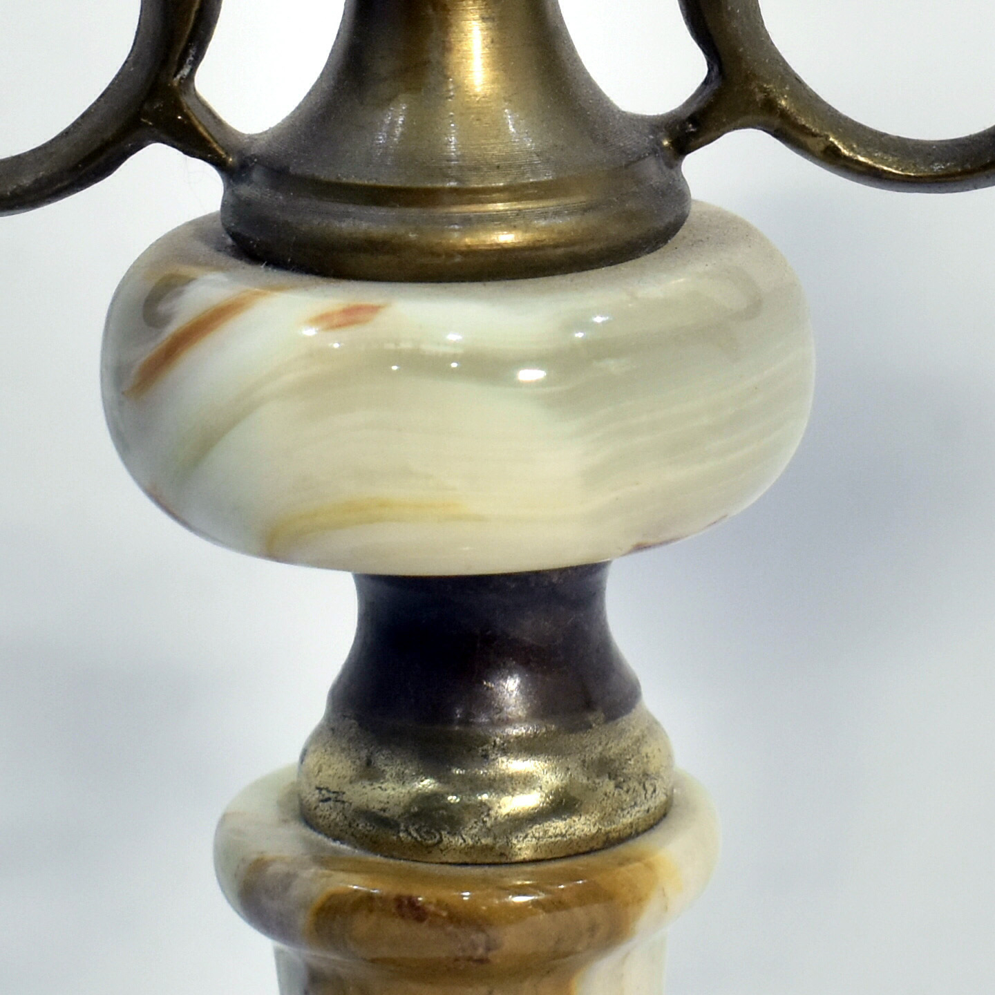 Voir photo 4 de Chandelier Bonbonnière & Cendrier - Onyx & Laiton Doré Chandelier Bonbonnière & Cendrier - Onyx & Laiton Doré Bon état reconditionné photo 4