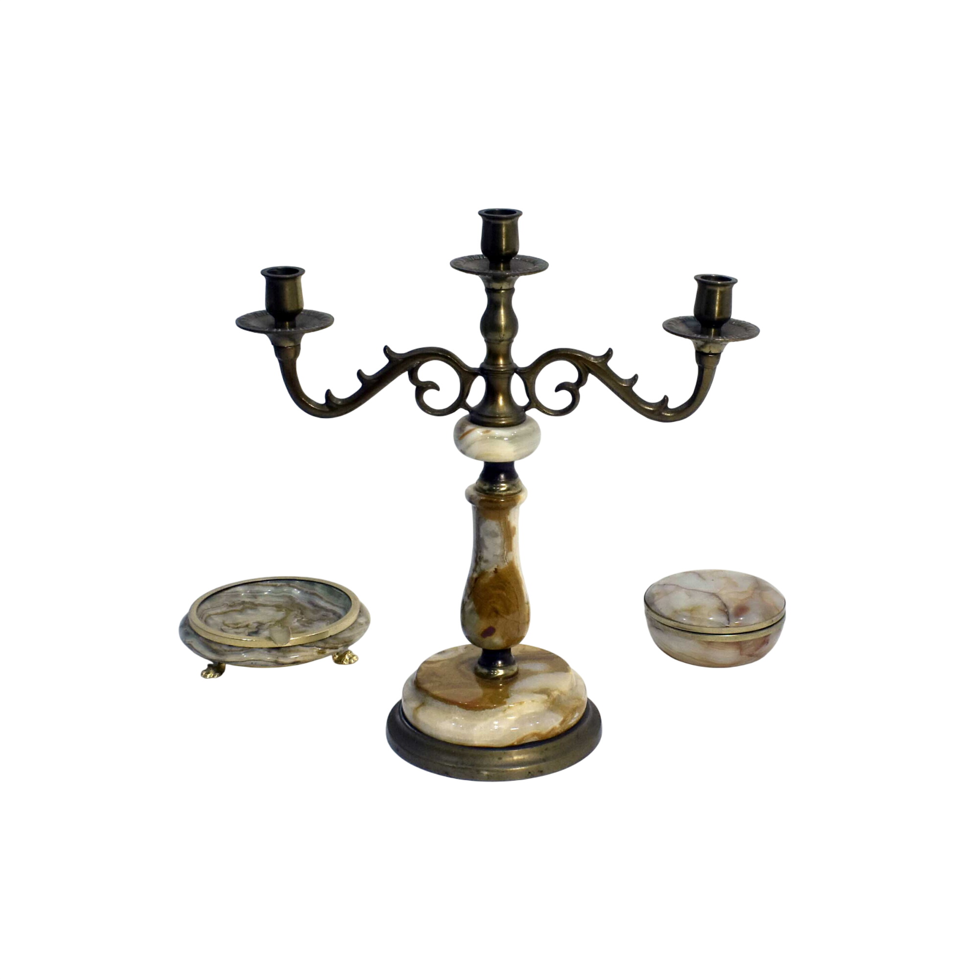 Acheter Chandelier Bonbonnière & Cendrier - Onyx & Laiton Doré Bon état - 35,00 € Chandelier Bonbonnière & Cendrier - Onyx & Laiton Doré Bon état reconditionné disponible sur Label Emmaüs