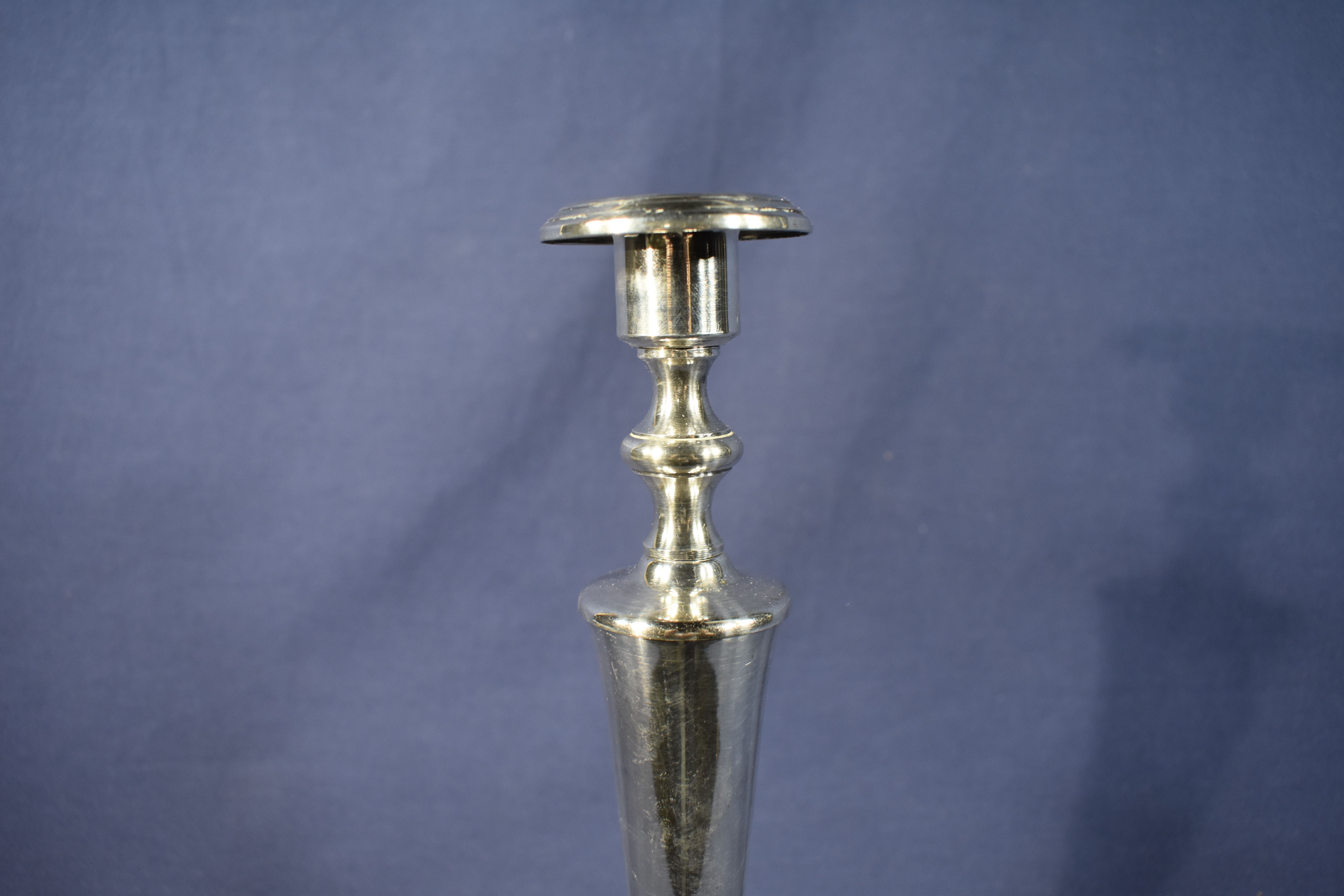 Voir photo 4 de Chandelier Vintage en métal argenté - Haut 26 cm, Diam 12 cm Chandelier Vintage en métal argenté - Haut 26 cm, Diam 12 cm Bon état reconditionné photo 4