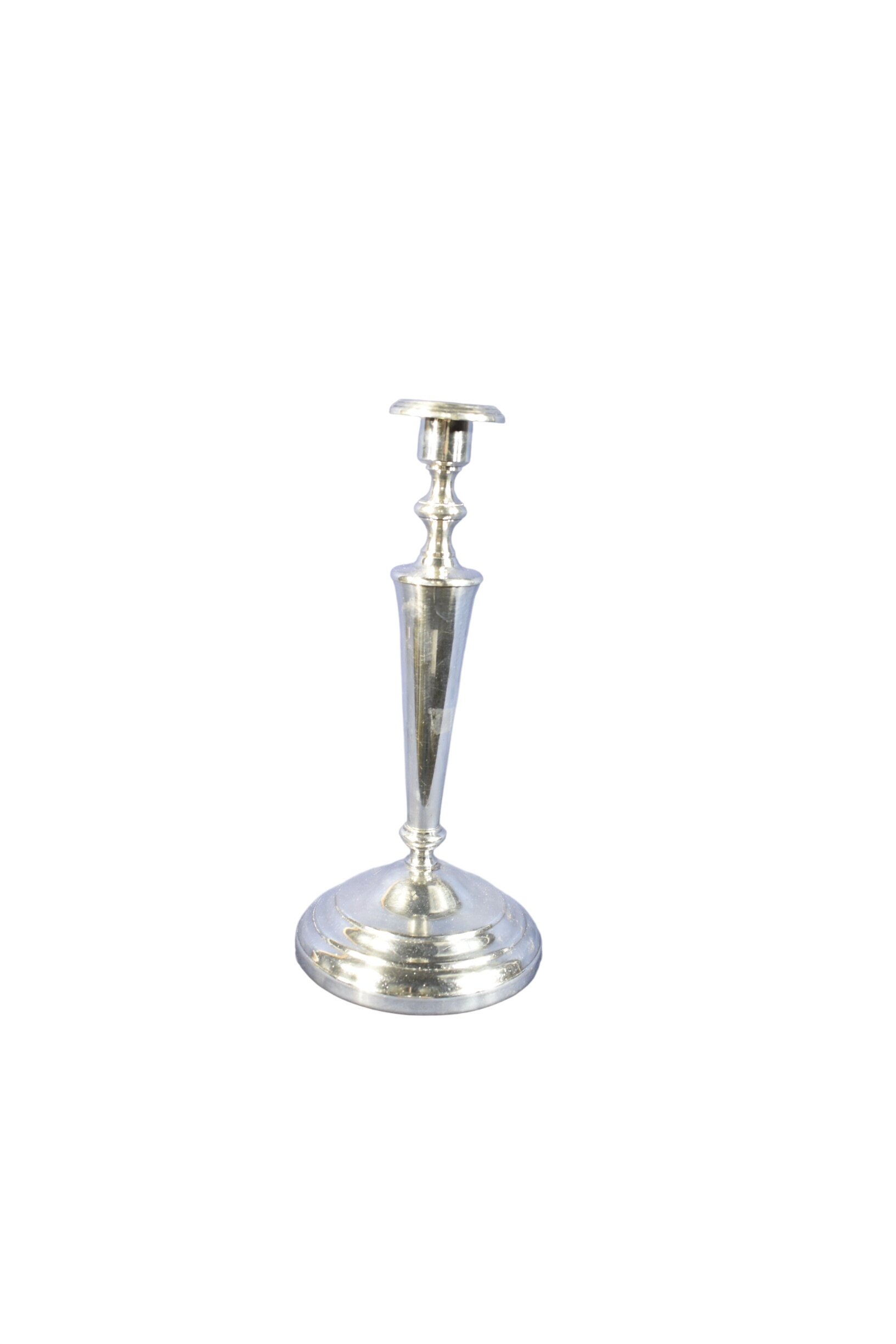 Chandelier Vintage en métal argenté - Haut 26 cm, Diam 12 cm Bon état - 23,00 € Chandelier Vintage en métal argenté - Haut 26 cm, Diam 12 cm Bon état reconditionné disponible sur Label Emmaüs