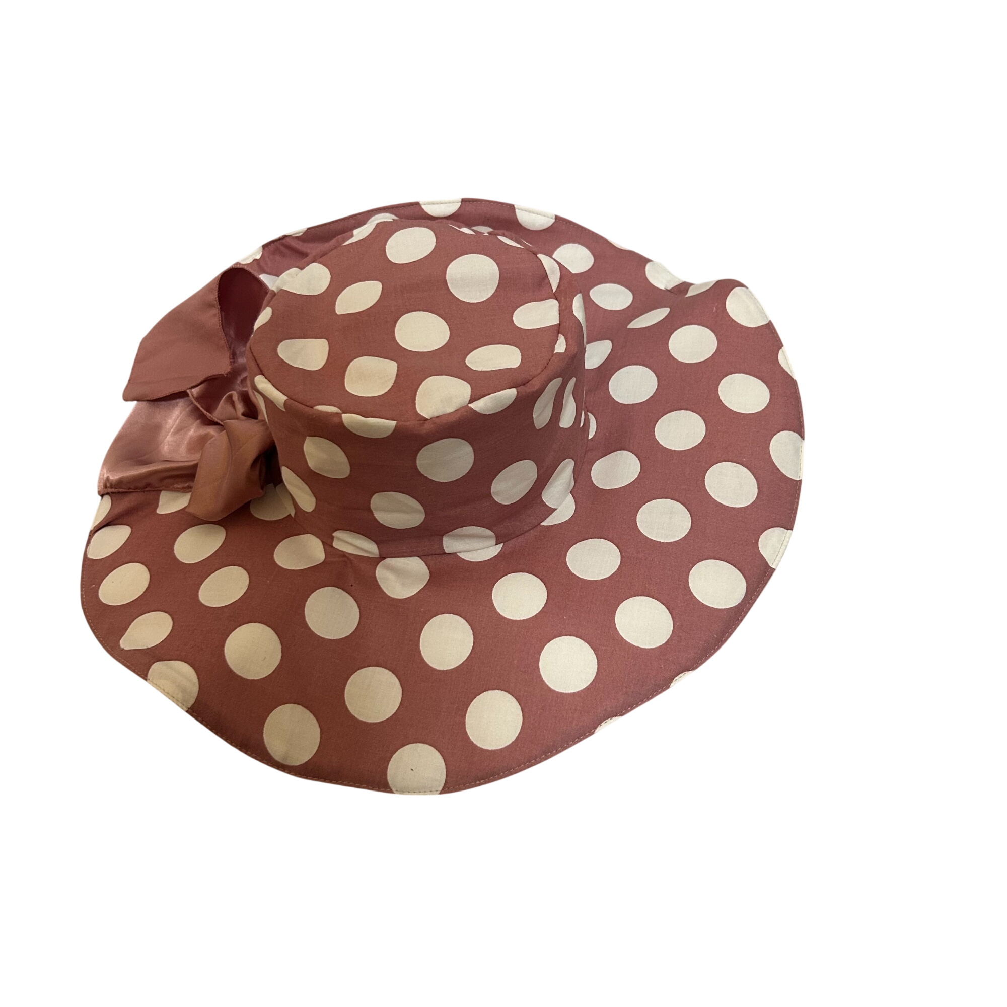 Chapeau - 100% matières recyclées - Etoffe Meuse Parfait état - 12,00 € Chapeau - 100% matières recyclées - Etoffe Meuse Parfait état reconditionné disponible sur Label Emmaüs