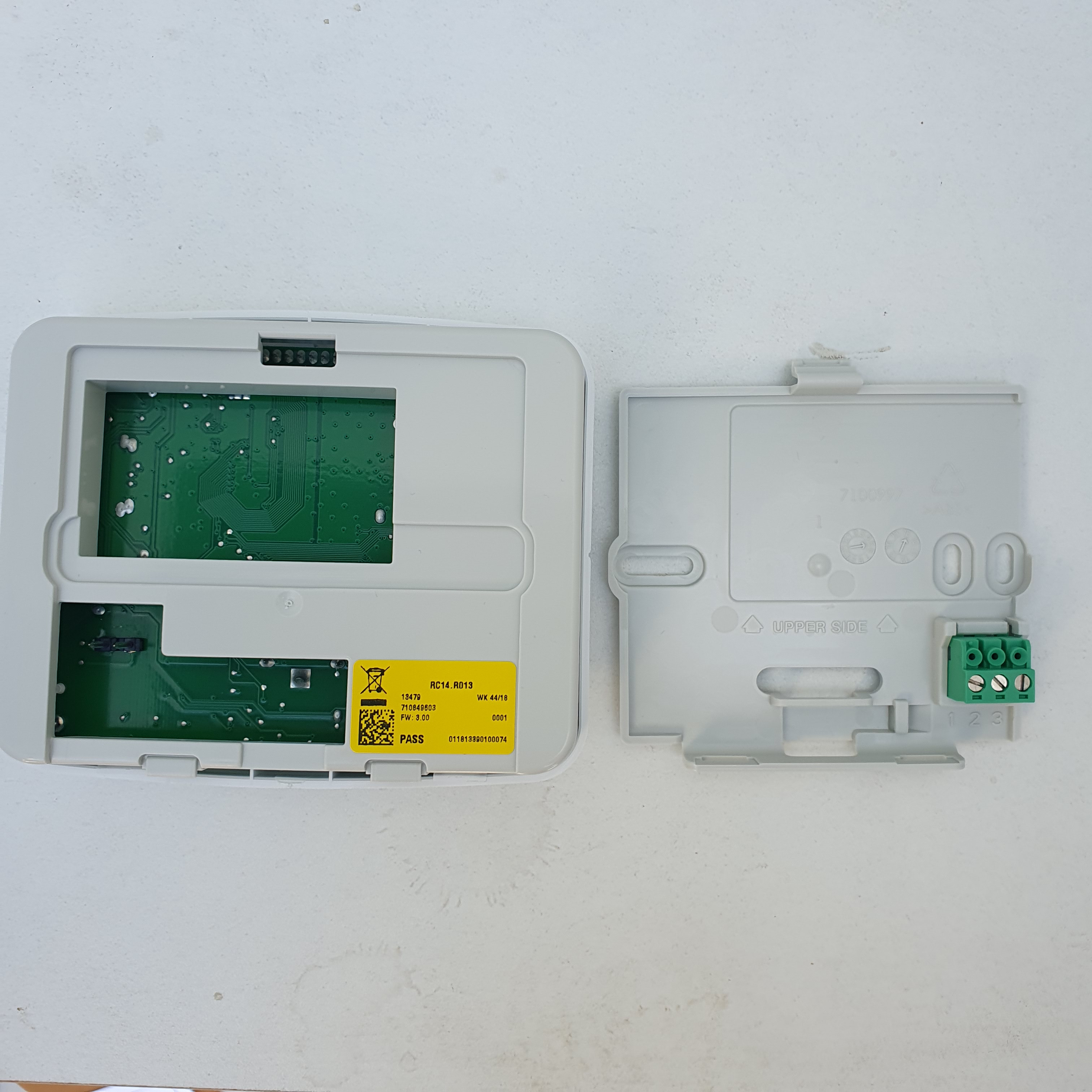 Voir photo 2 de Chappee 7108496– Thermostat d'ambiance filaire modulant programmable Chappee 7108496– Thermostat d'ambiance filaire modulant programmable Comme neuf reconditionné photo 2