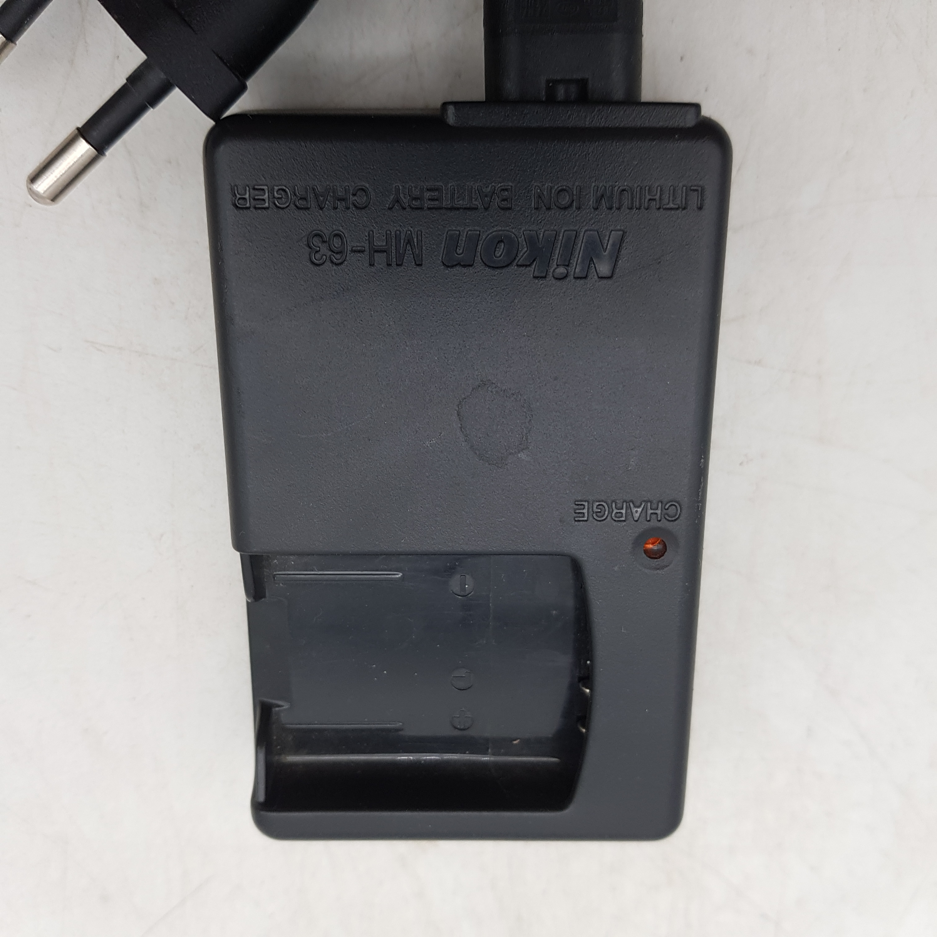 Voir photo 3 de Chargeur batterie appareil photo Nikon MH-63 Chargeur batterie appareil photo Nikon MH-63 bon état reconditionné photo 3
