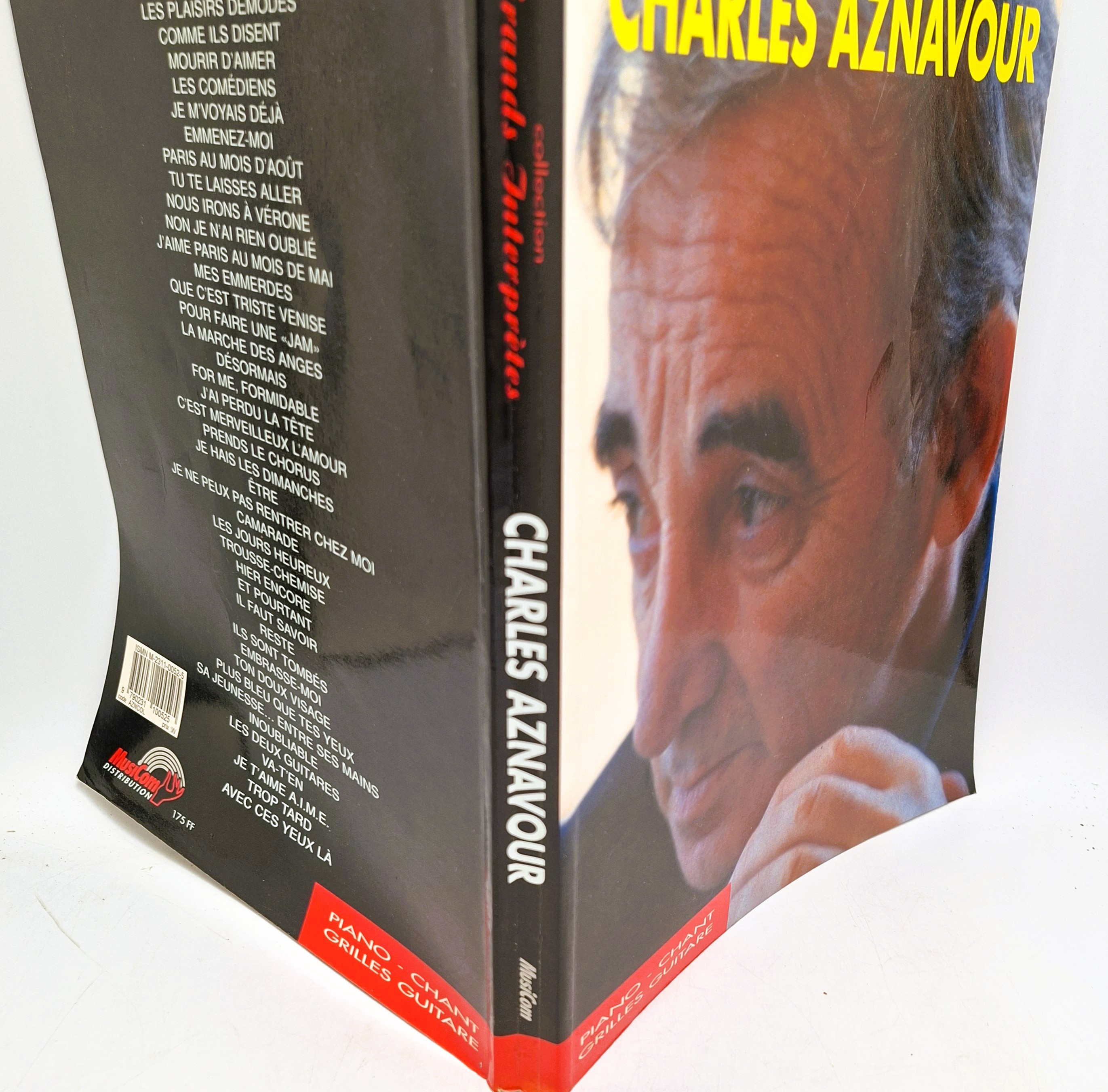 Voir photo 7 de Charles Aznavour. Partitions. Collection Grands Interprètes. 1996 Charles Aznavour. Partitions. Collection Grands Interprètes. 1996 reconditionné photo 7