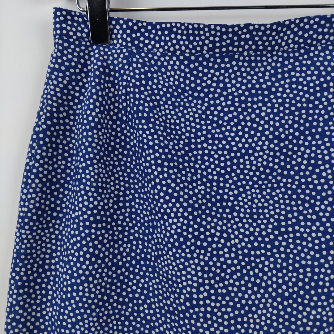 Voir photo 2 de Charles maudret - jupe bleue à pointillée vintage 100% polyester - Taille 38/40 - longueur 57 cm ( estimée) Charles maudret - jupe bleue à pointillée vintage 100% polyester - Taille 38/40 - longueur 57 cm ( estimée) Très bon état reconditionné photo 2