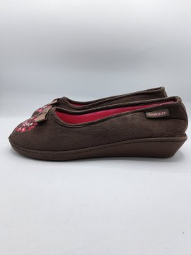 Chaussons ISOTONER gris de seconde main - 12,00 € Chaussons ISOTONER gris de seconde main N/A reconditionné disponible sur Claquettes Market