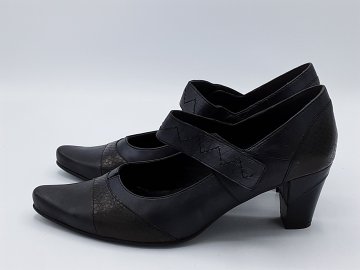 Chaussure à talon 40 de seconde main - 10,00 € Chaussure à talon 40 de seconde main reconditionné disponible sur Claquettes Market