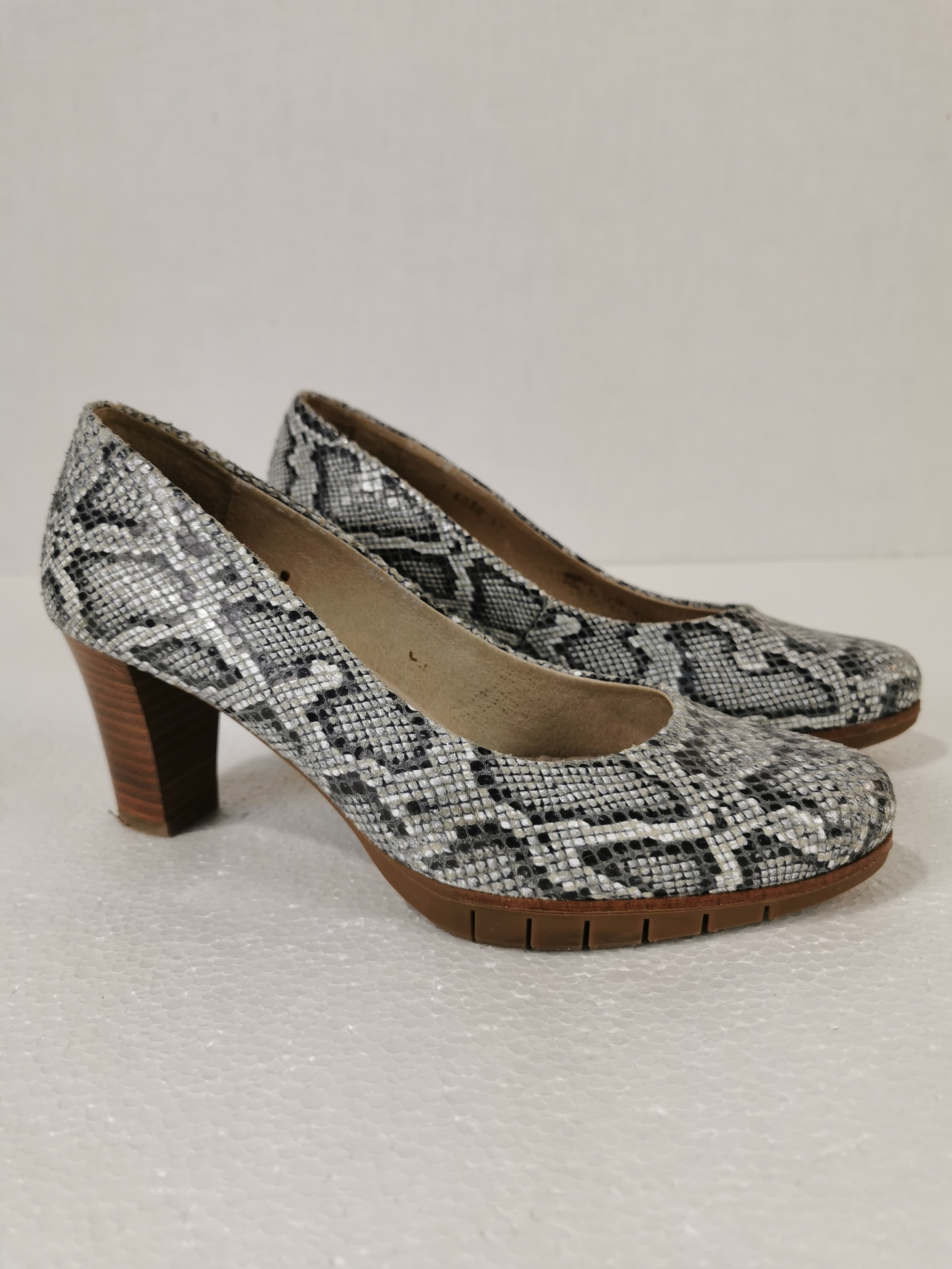 Voir photo 10 de Chaussure à talons femme - Wonders - En serpent brillant gris - taille 37 Chaussure à talons femme - Wonders - En serpent brillant gris - taille 37 Bon état reconditionné photo 10