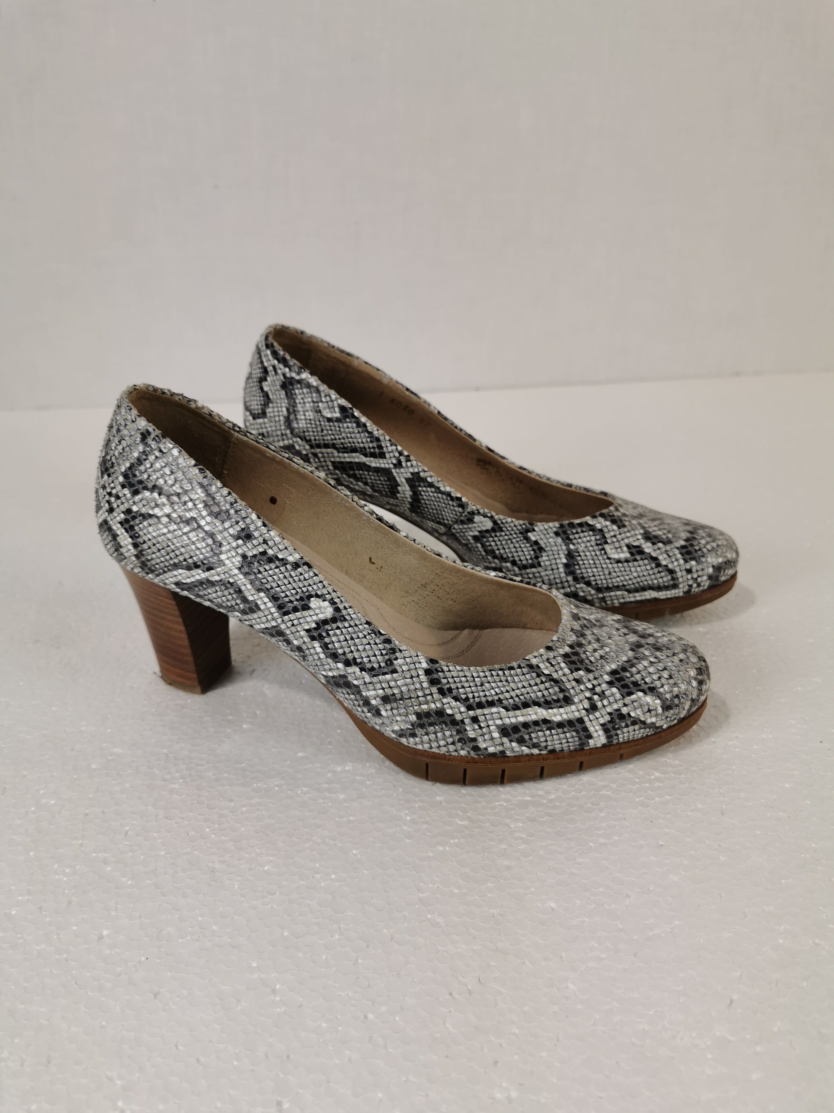 Voir photo 11 de Chaussure à talons femme - Wonders - En serpent brillant gris - taille 37 Chaussure à talons femme - Wonders - En serpent brillant gris - taille 37 Bon état reconditionné photo 11