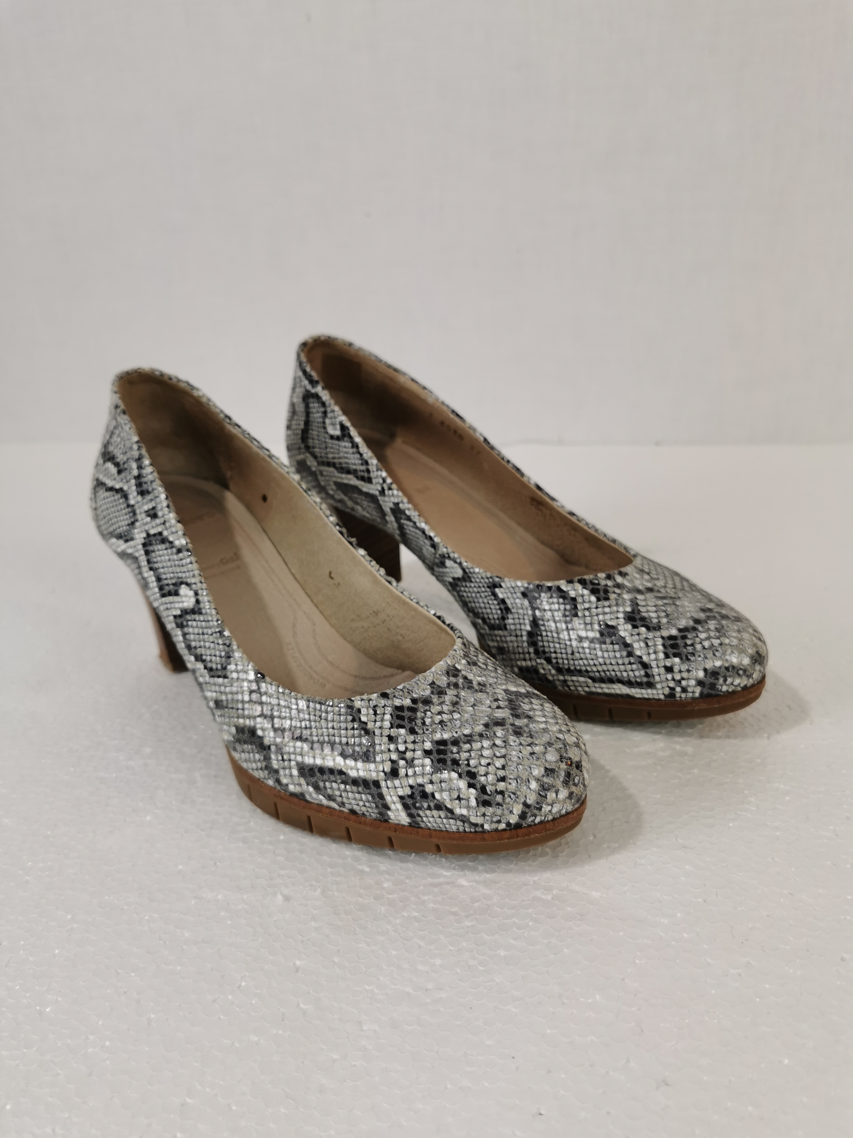 Voir photo 3 de Chaussure à talons femme - Wonders - En serpent brillant gris - taille 37 Chaussure à talons femme - Wonders - En serpent brillant gris - taille 37 Bon état reconditionné photo 3