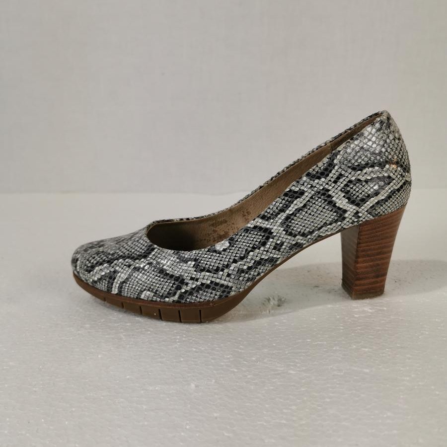 Chaussure à talons femme - Wonders - En serpent brillant gris - taille 37 Bon état - 72,00 € Chaussure à talons femme - Wonders - En serpent brillant gris - taille 37 Bon état reconditionné disponible sur Label Emmaüs