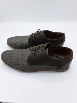 Chaussure de ville de seconde mains Très bon état - 19,00 € Chaussure de ville de seconde mains Très bon état N/A reconditionné disponible sur Claquettes Market