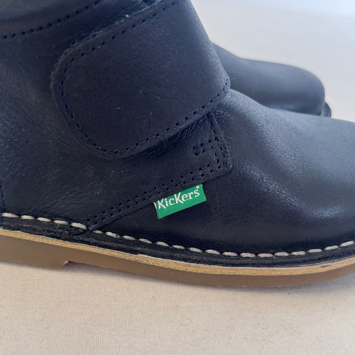 Voir photo 2 de Chaussure en cuir ,Kickers enfant , taille 25 Chaussure en cuir ,Kickers enfant , taille 25 Très bon état reconditionné photo 2