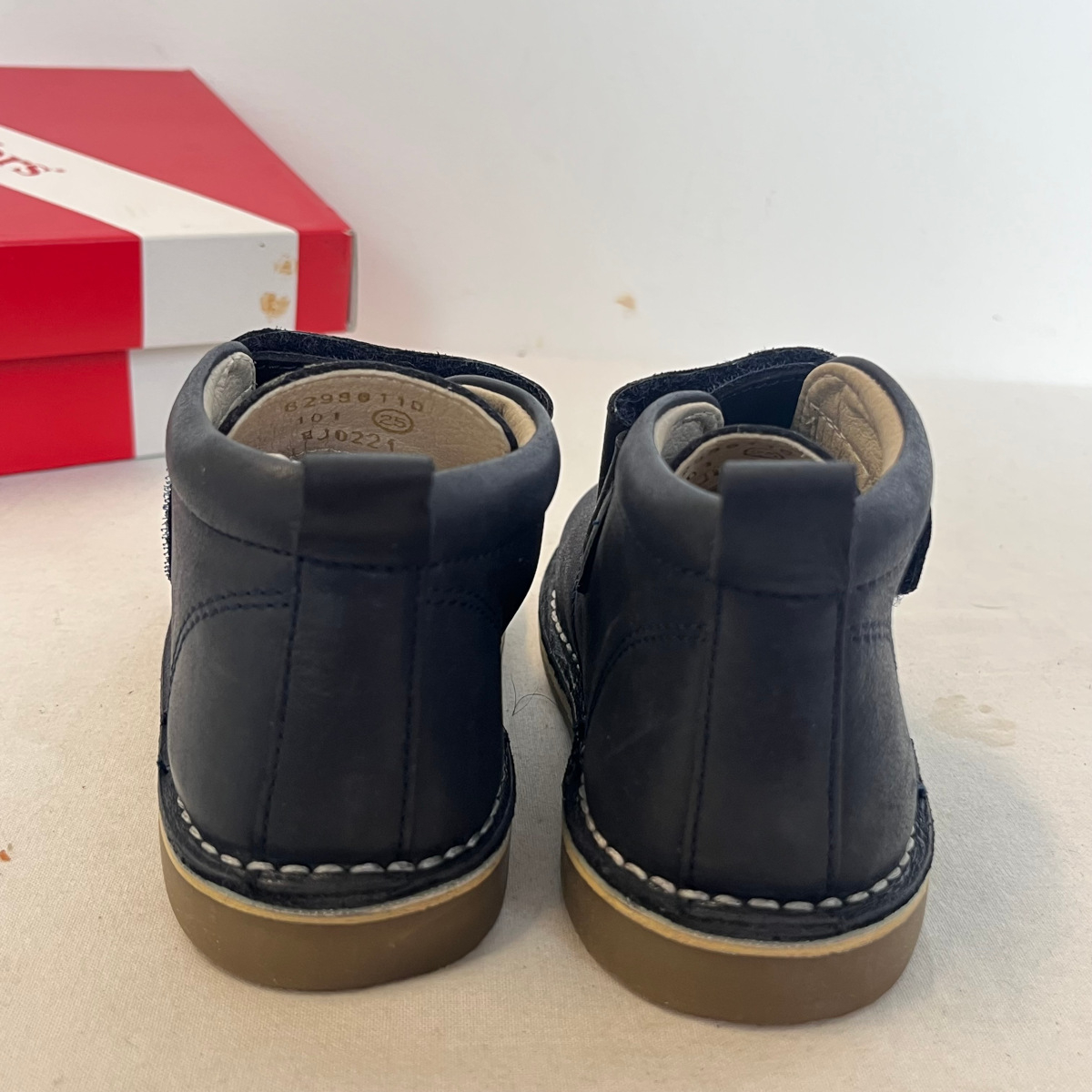 Voir photo 4 de Chaussure en cuir ,Kickers enfant , taille 25 Chaussure en cuir ,Kickers enfant , taille 25 Très bon état reconditionné photo 4
