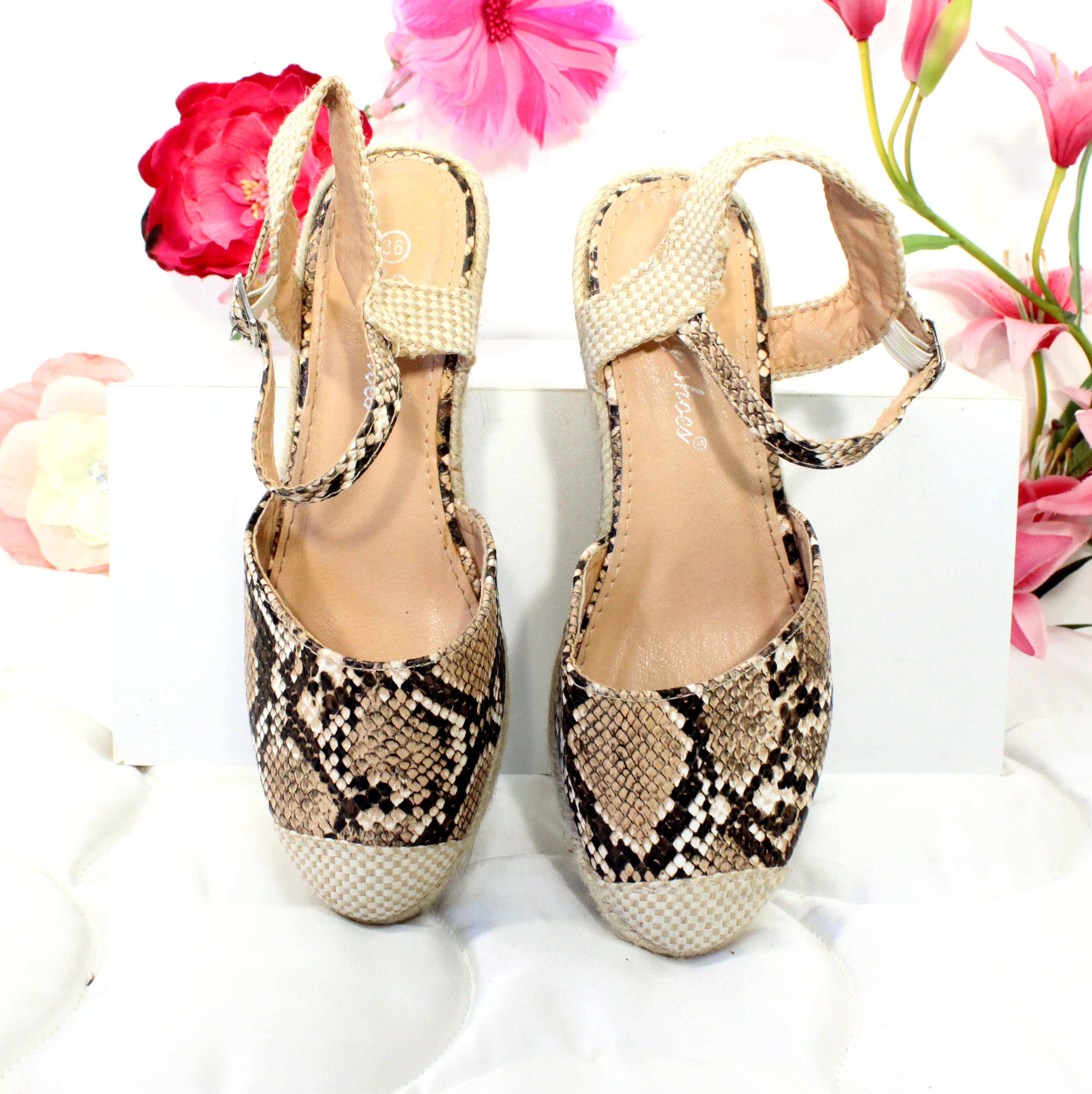 Voir photo 2 de Chaussure Femme Compensée Reptile LILY SHOES Pointure 36 Chaussure Femme Compensée Reptile LILY SHOES Pointure 36 Bon état reconditionné photo 2