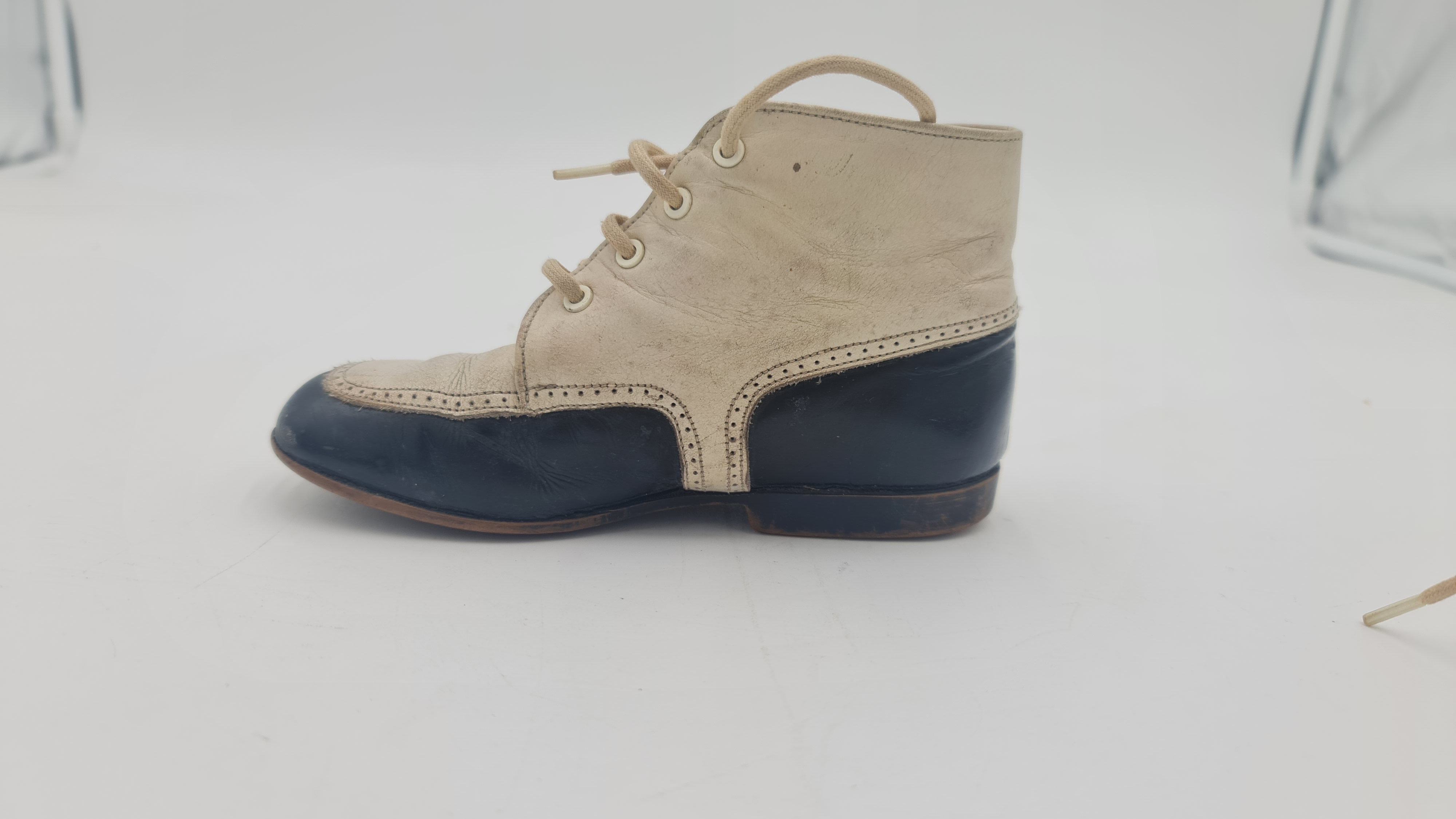 Voir photo 2 de Chaussure vintage pour enfant - MOD8 Chaussure vintage pour enfant - MOD8 Bon état reconditionné photo 2
