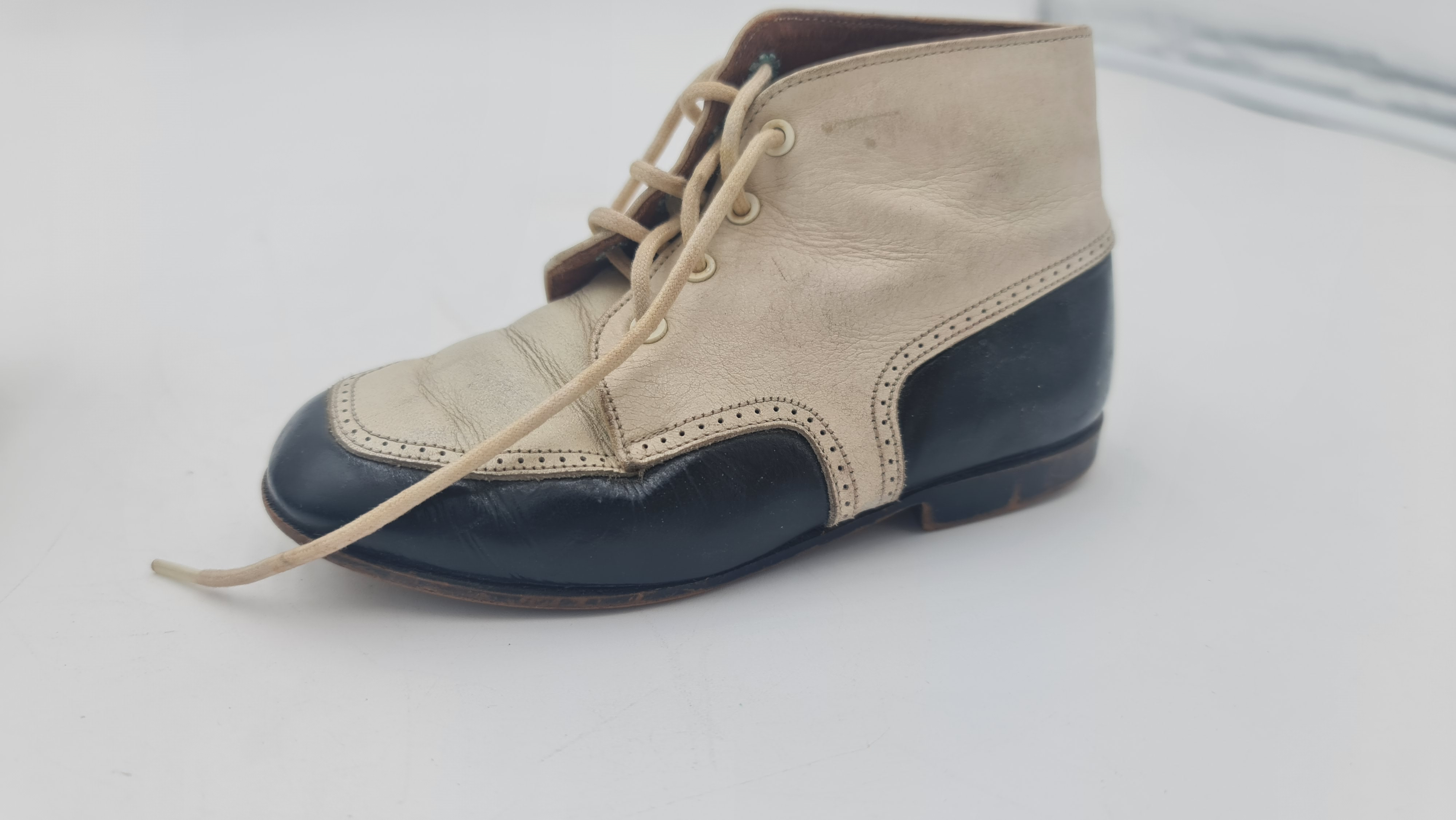 Voir photo 3 de Chaussure vintage pour enfant - MOD8 Chaussure vintage pour enfant - MOD8 Bon état reconditionné photo 3
