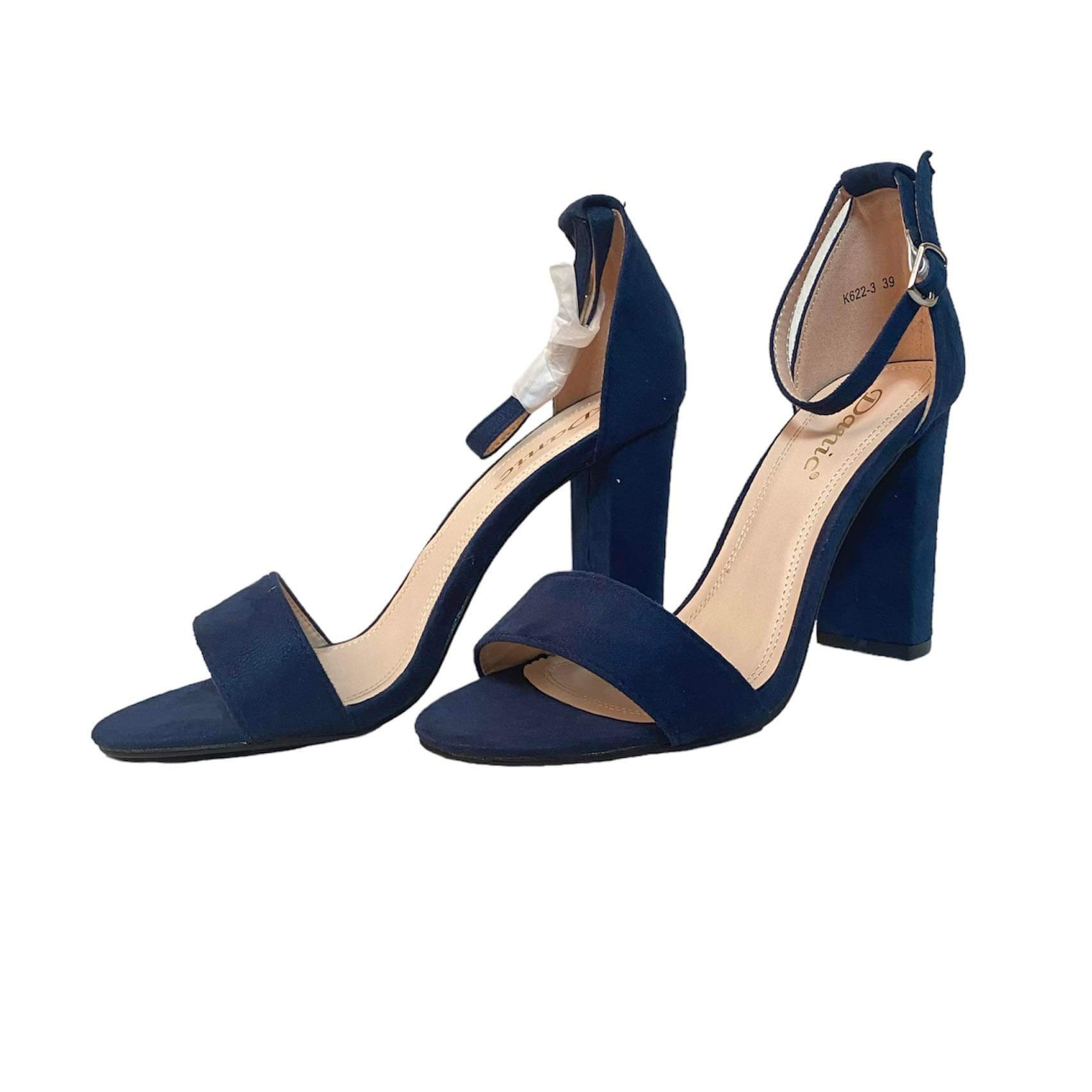 Chaussures à Talon - Danic - 39 Parfait état - 20,00 € Chaussures à Talon - Danic - 39 Parfait état reconditionné disponible sur Label Emmaüs