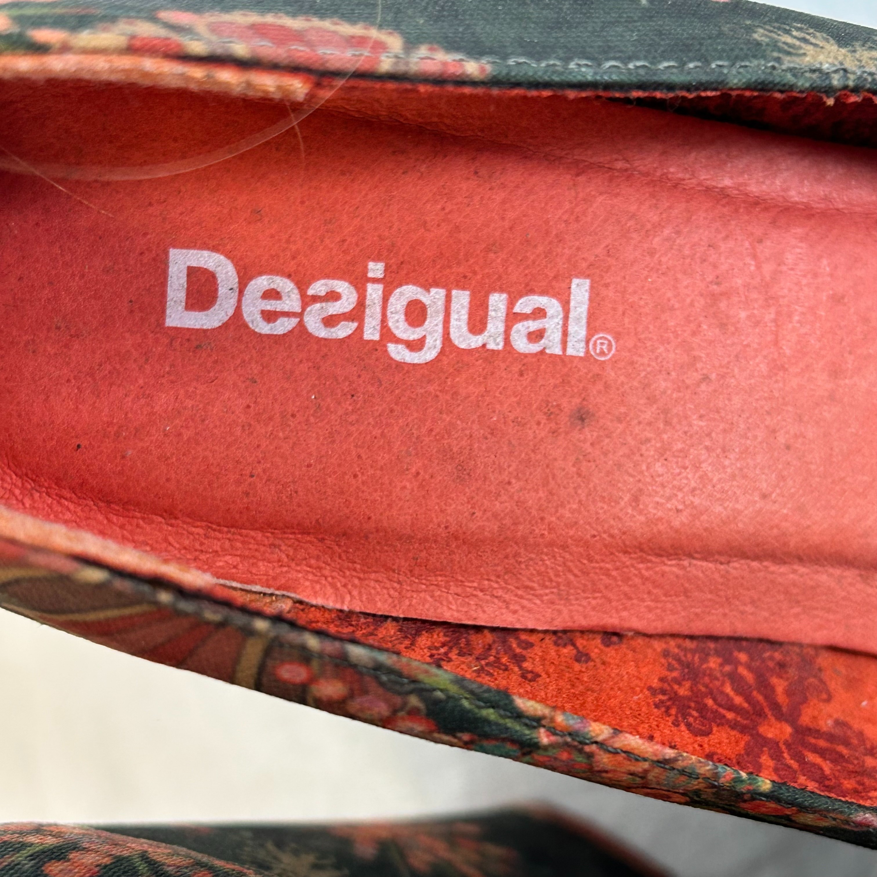 Voir photo 2 de Chaussures à talon Desigual T.40 Chaussures à talon Desigual T.40 Bon état reconditionné photo 2
