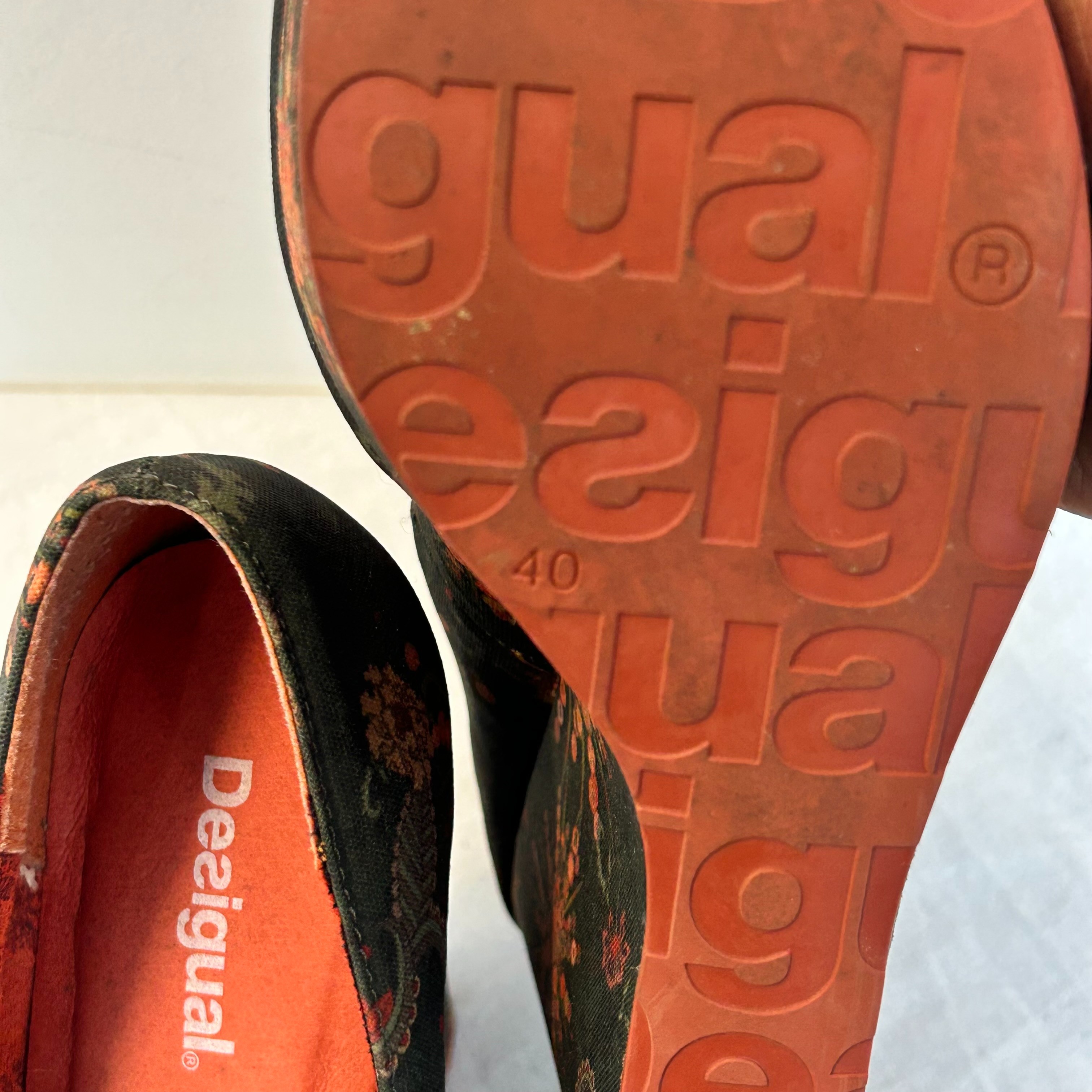 Voir photo 4 de Chaussures à talon Desigual T.40 Chaussures à talon Desigual T.40 Bon état reconditionné photo 4