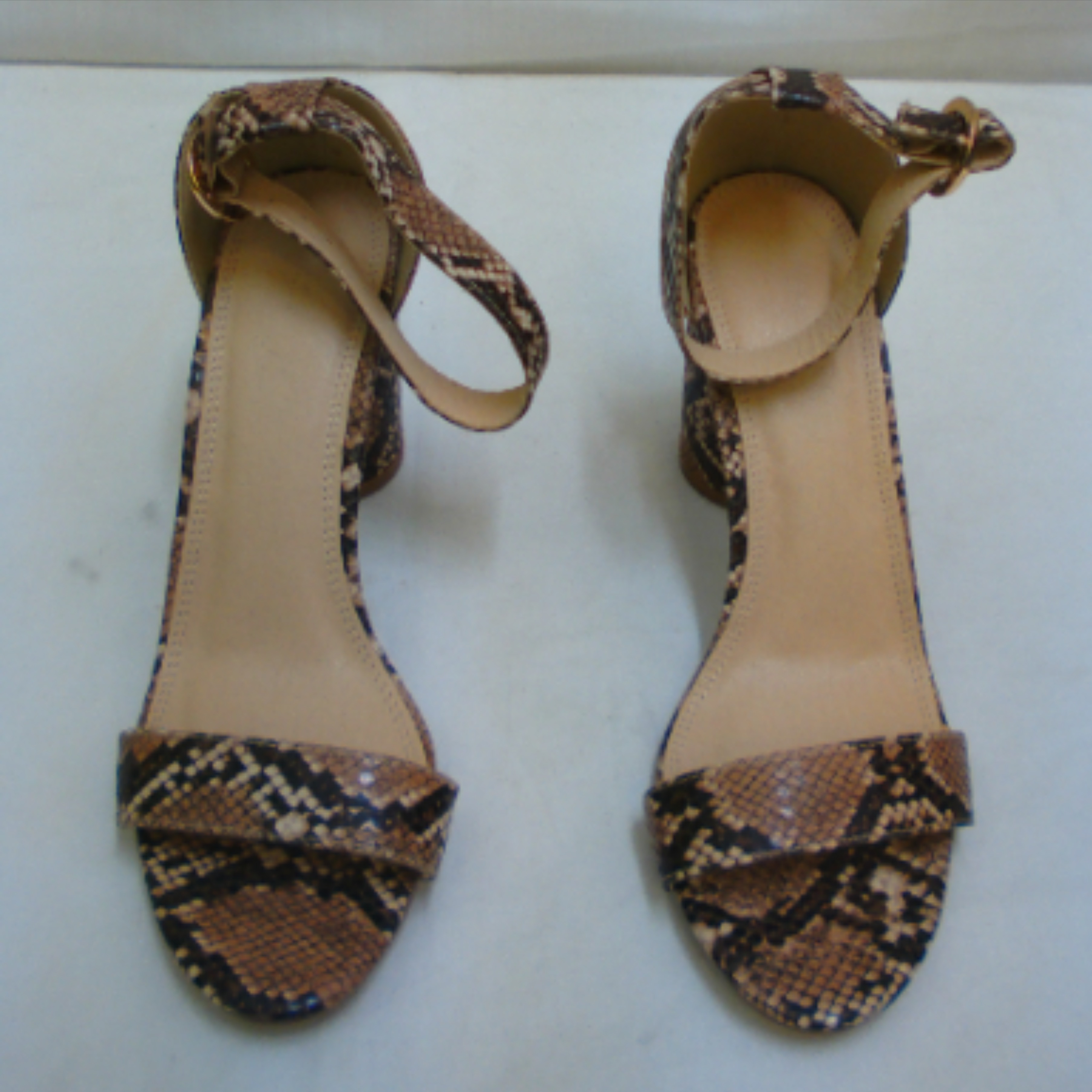 Voir photo 4 de Chaussures à talon PIMKIE, motifs cobra, pointure 39 Chaussures à talon PIMKIE, motifs cobra, pointure 39 Très bon état reconditionné photo 4