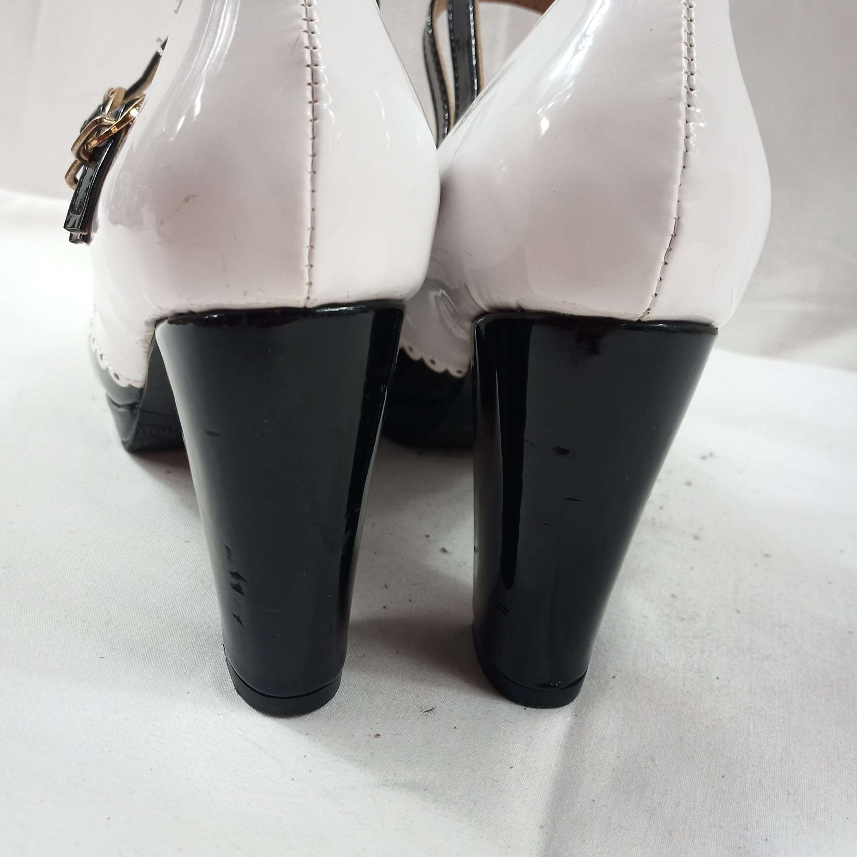 Voir photo 3 de Chaussures à talon style retro stage vernis taille 38 Chaussures à talon style retro stage vernis taille 38 Très bon état reconditionné photo 3
