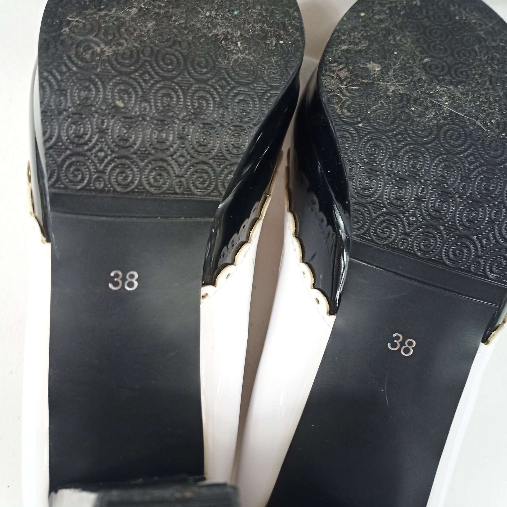 Voir photo 4 de Chaussures à talon style retro stage vernis taille 38 Chaussures à talon style retro stage vernis taille 38 Très bon état reconditionné photo 4