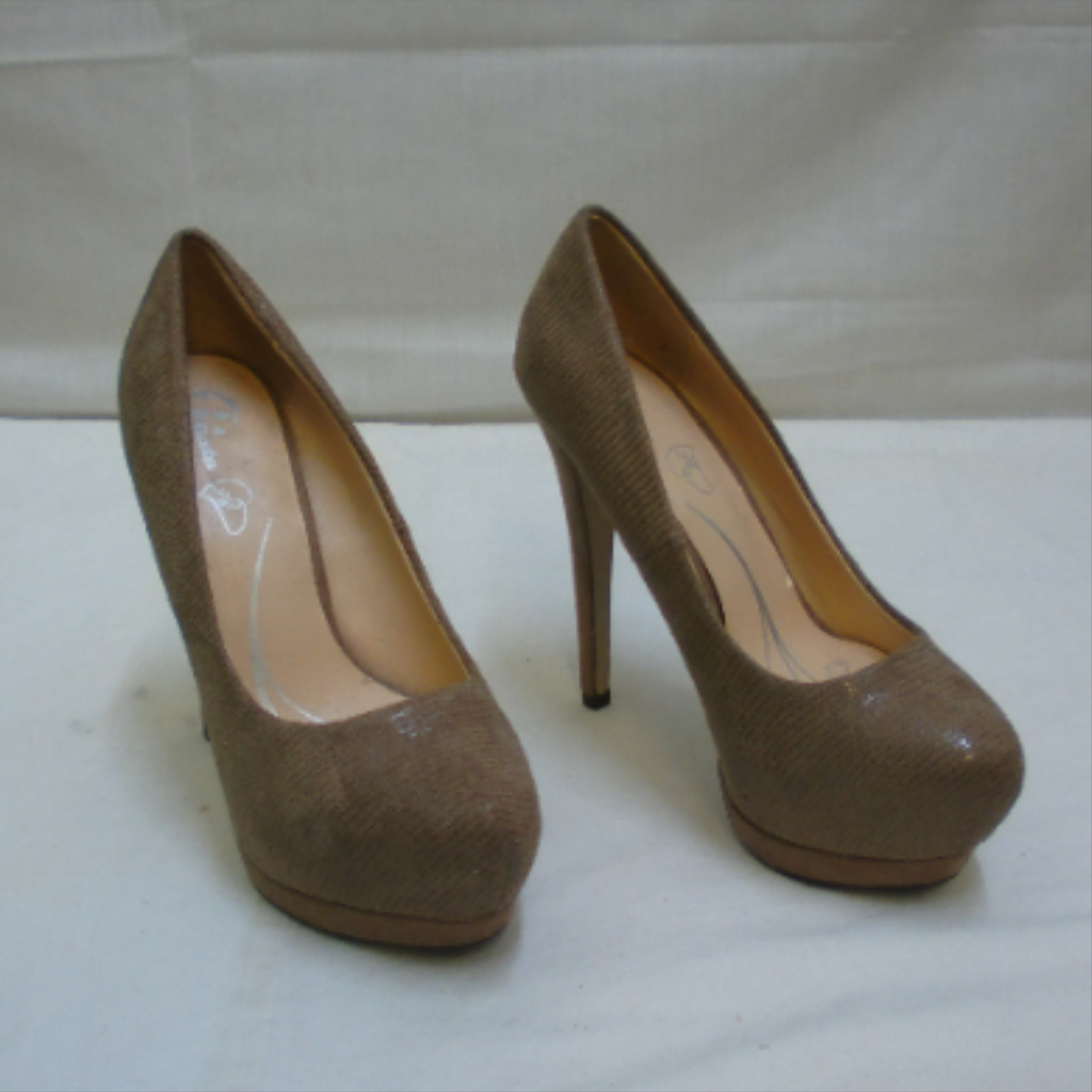 Voir photo 2 de Chaussures à talons BATA, marron clair - taupe, pointure 36 Chaussures à talons BATA, marron clair - taupe, pointure 36 Très bon état reconditionné photo 2