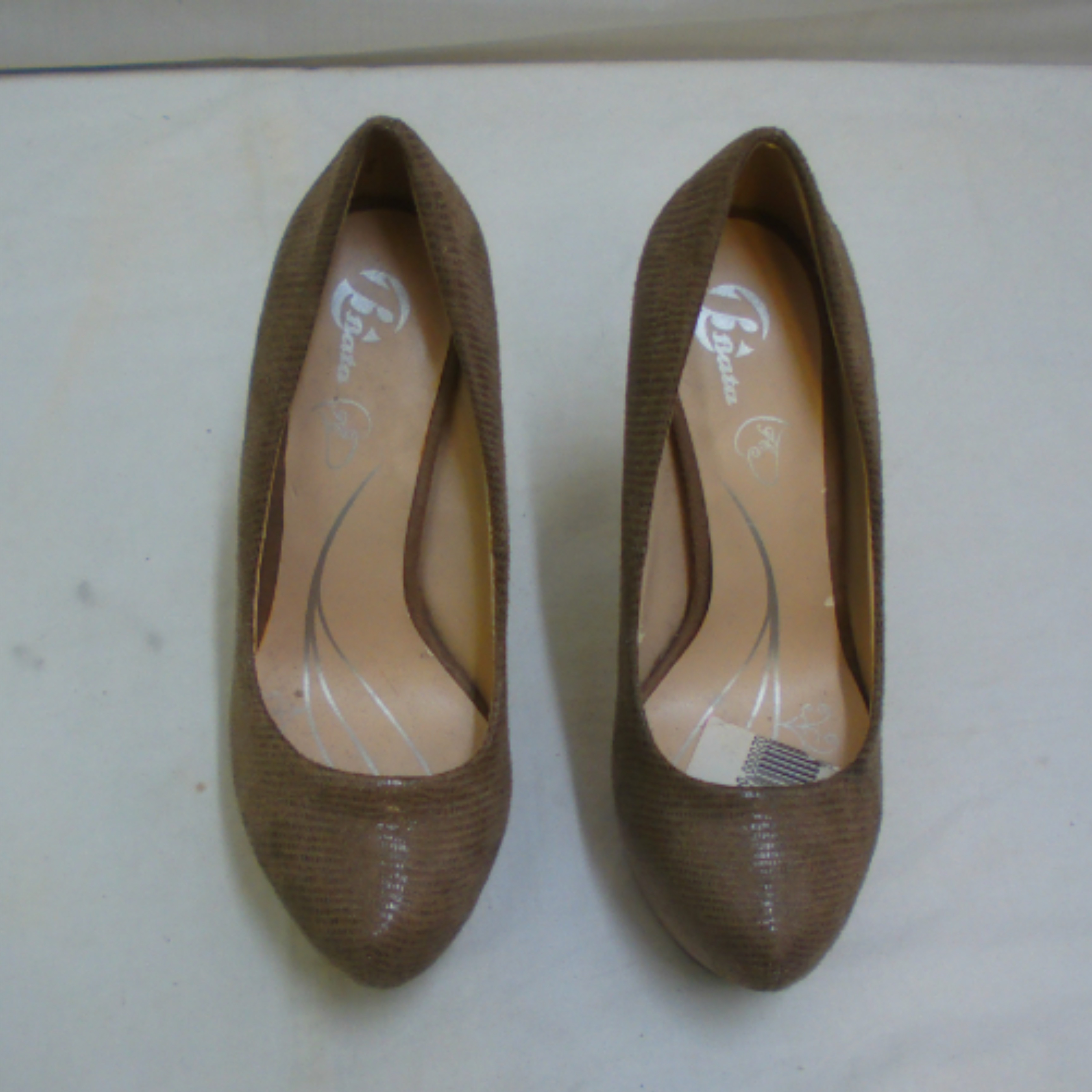 Voir photo 3 de Chaussures à talons BATA, marron clair - taupe, pointure 36 Chaussures à talons BATA, marron clair - taupe, pointure 36 Très bon état reconditionné photo 3