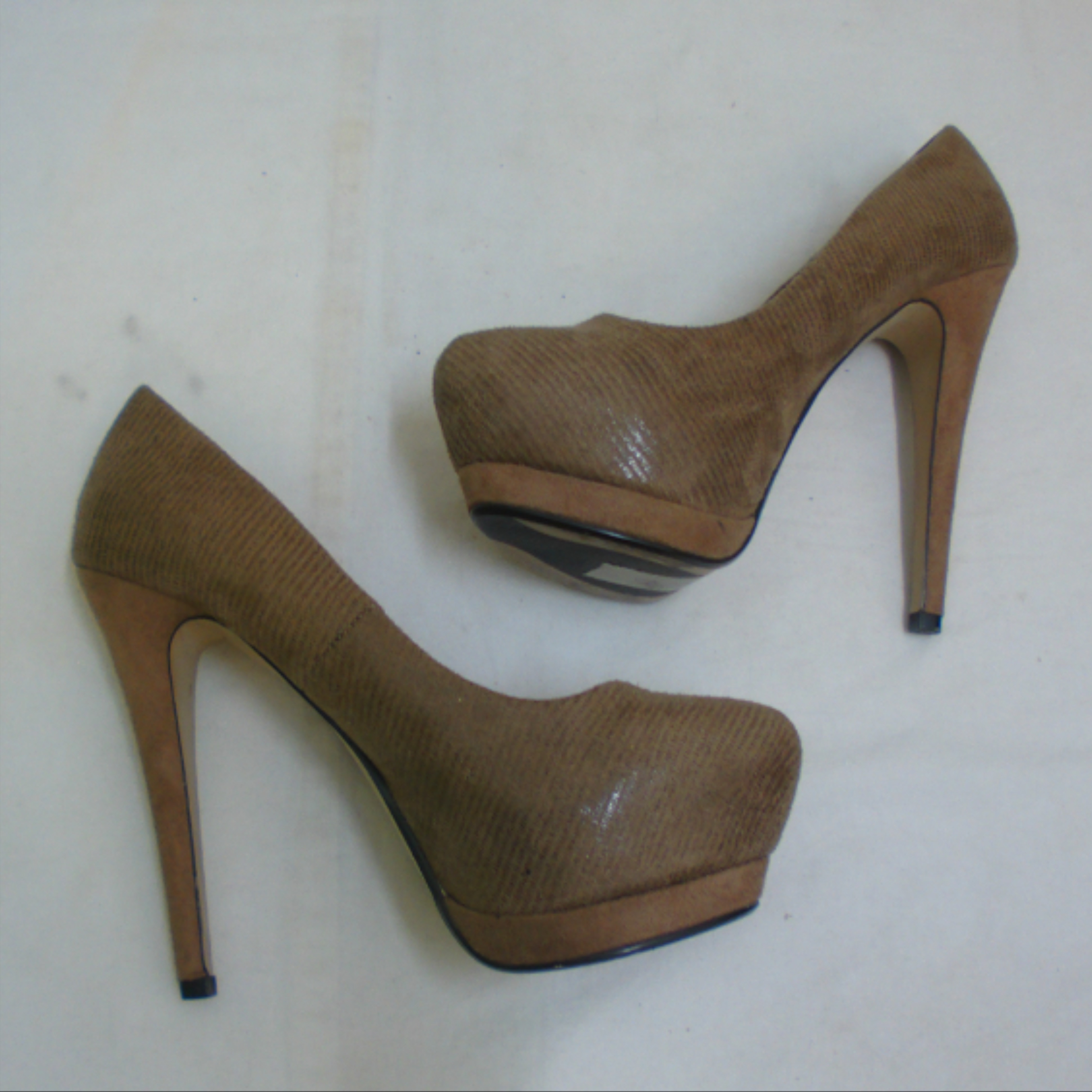 Voir photo 5 de Chaussures à talons BATA, marron clair - taupe, pointure 36 Chaussures à talons BATA, marron clair - taupe, pointure 36 Très bon état reconditionné photo 5