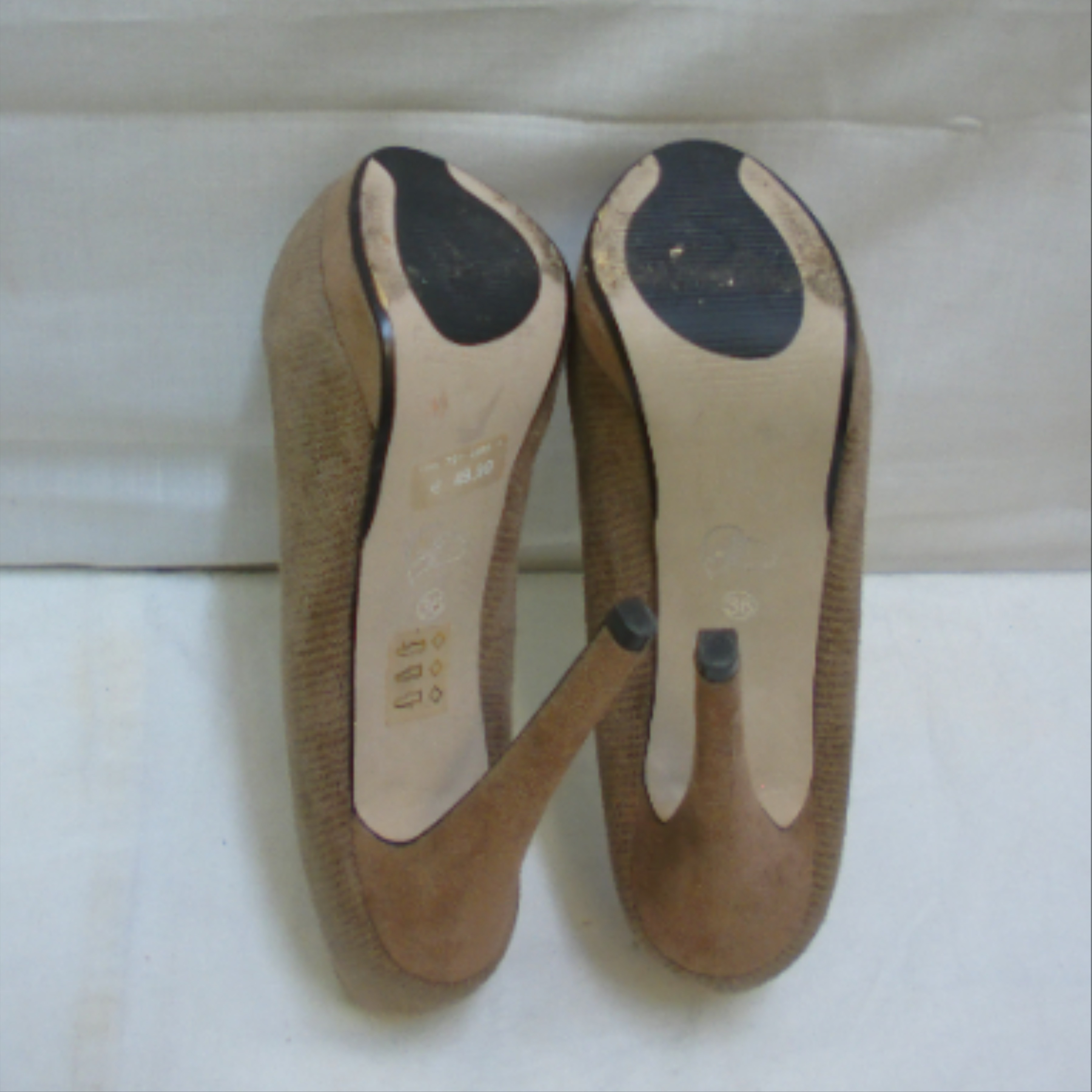 Voir photo 6 de Chaussures à talons BATA, marron clair - taupe, pointure 36 Chaussures à talons BATA, marron clair - taupe, pointure 36 Très bon état reconditionné photo 6