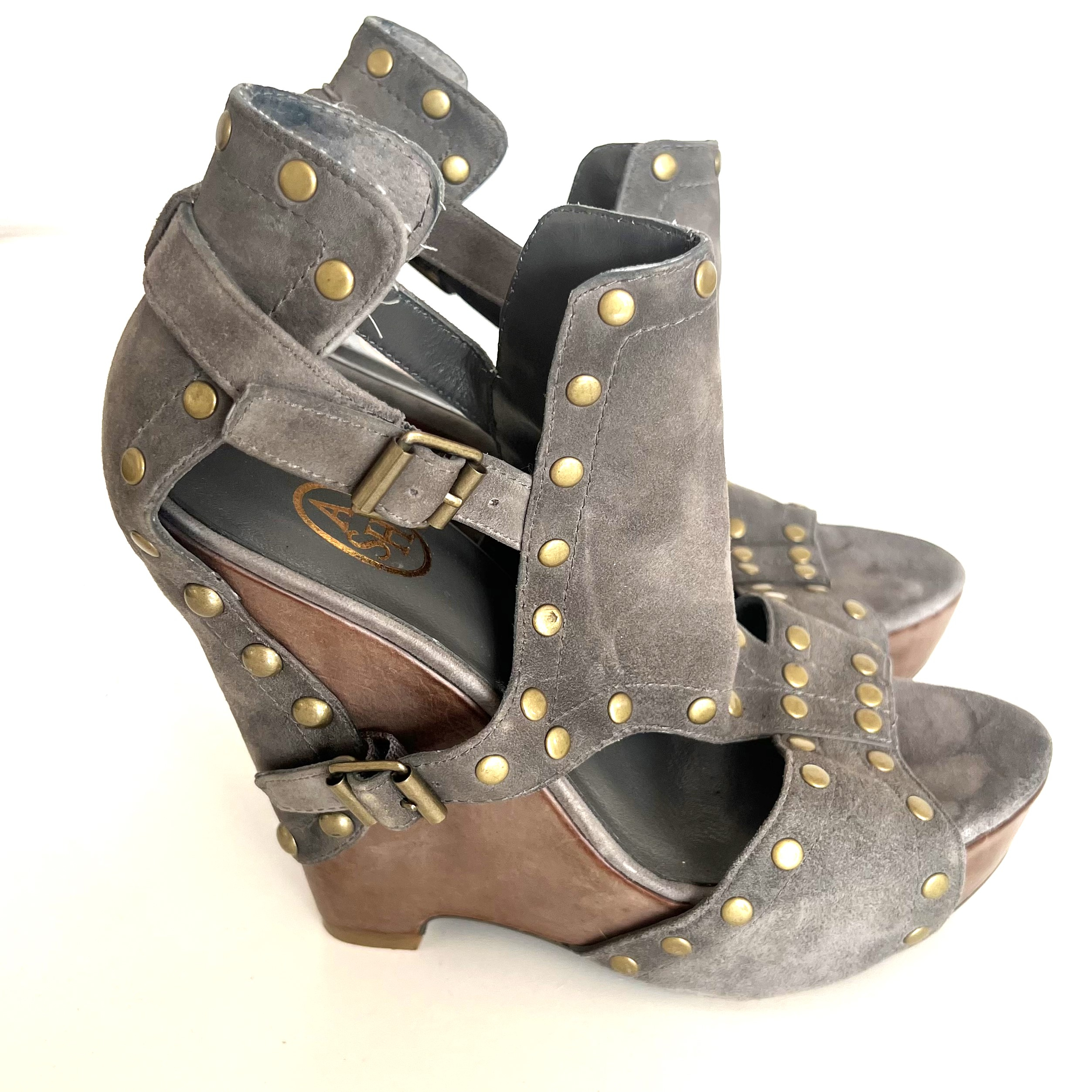 Voir photo 2 de Chaussures à talons compensées Ash Vert kaki cuir velours - T37 Chaussures à talons compensées Ash Vert kaki cuir velours - T37 Bon état reconditionné photo 2