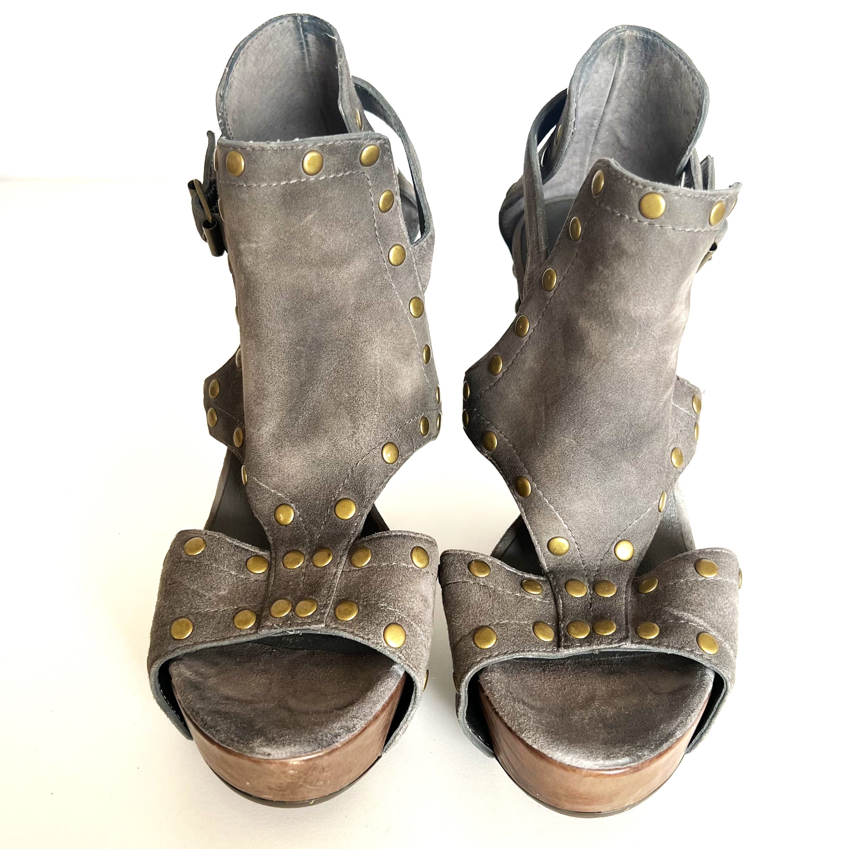 Voir photo 3 de Chaussures à talons compensées Ash Vert kaki cuir velours - T37 Chaussures à talons compensées Ash Vert kaki cuir velours - T37 Bon état reconditionné photo 3