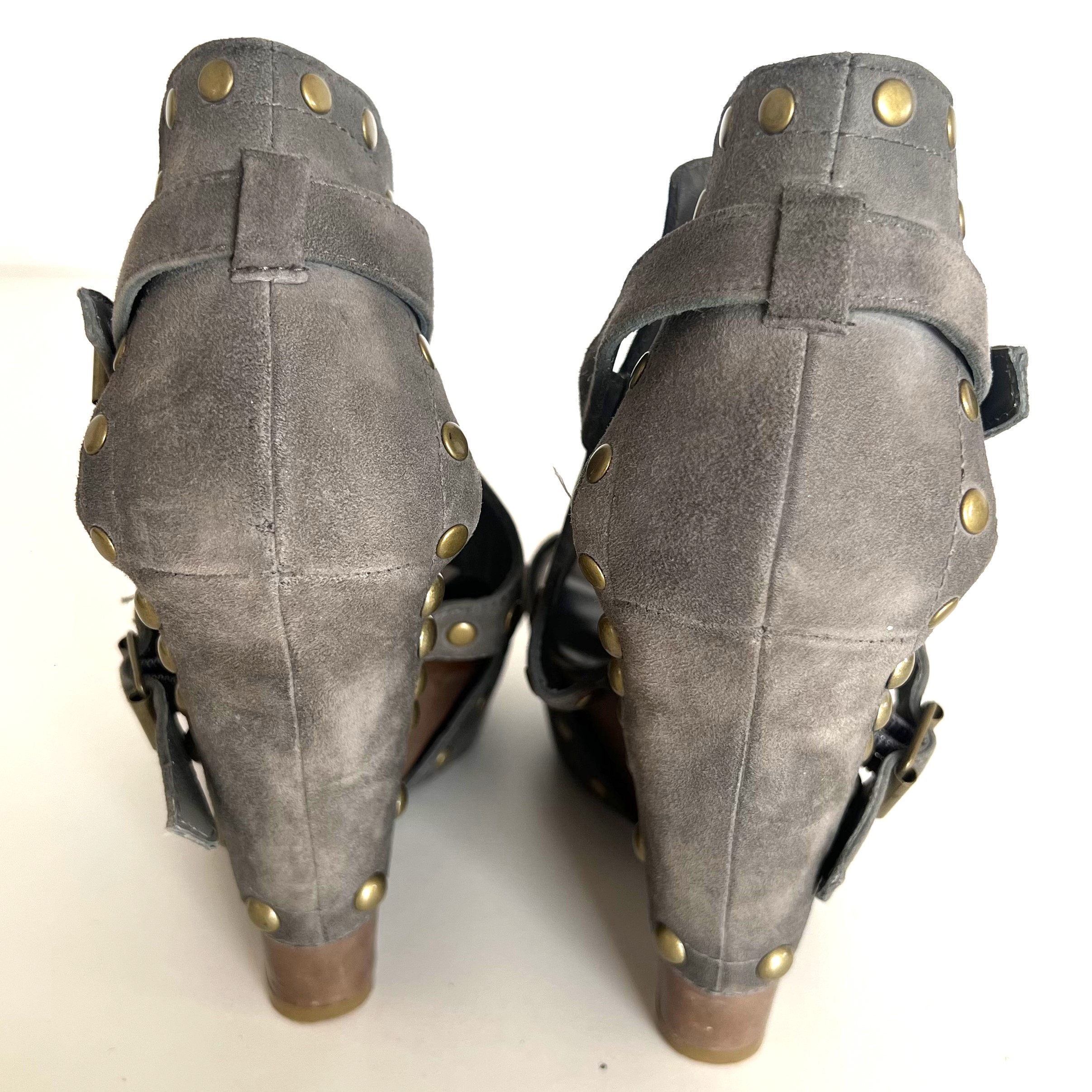 Voir photo 4 de Chaussures à talons compensées Ash Vert kaki cuir velours - T37 Chaussures à talons compensées Ash Vert kaki cuir velours - T37 Bon état reconditionné photo 4