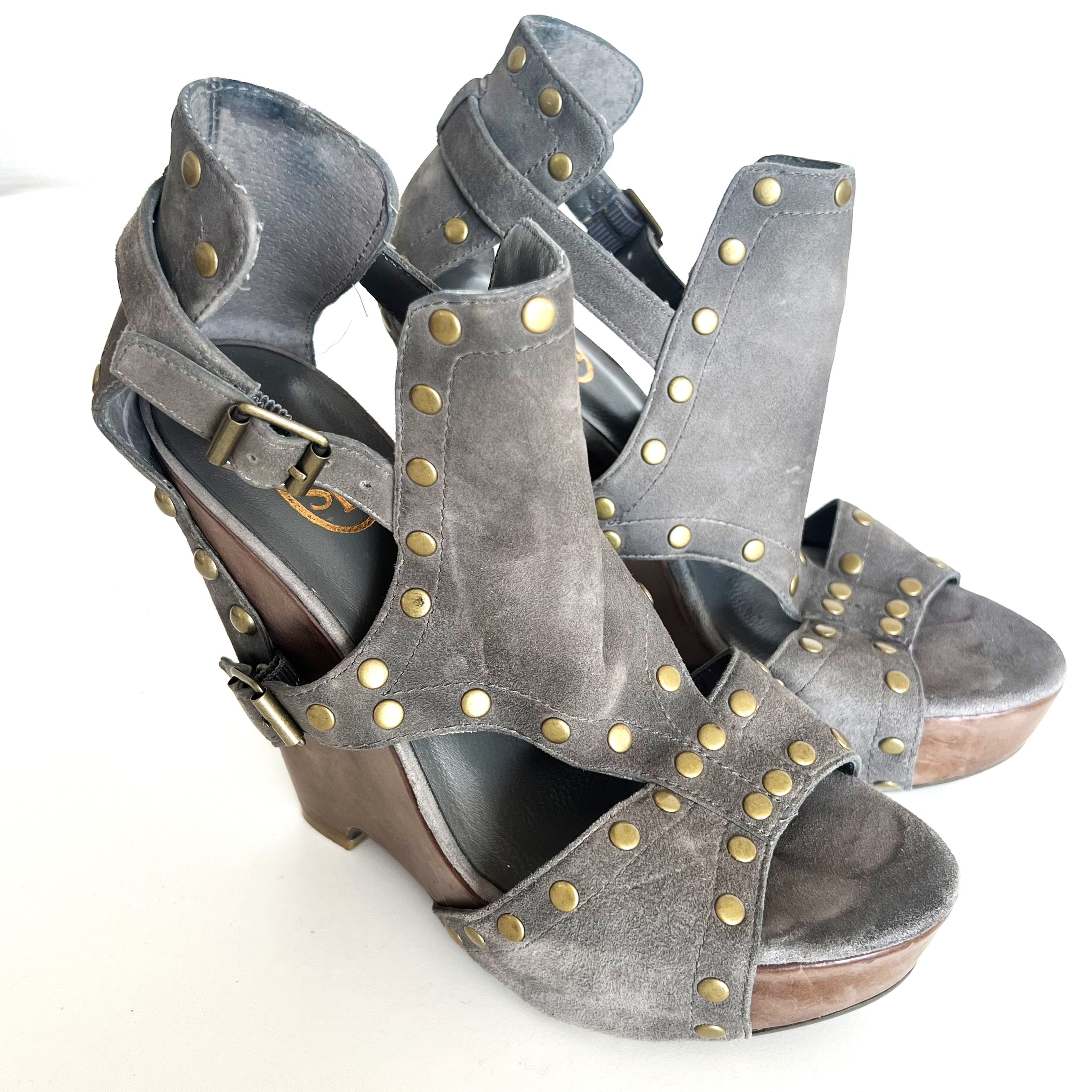 Acheter Chaussures à talons compensées Ash Vert kaki cuir velours - T37 Bon état - 34,00 € Chaussures à talons compensées Ash Vert kaki cuir velours - T37 Bon état reconditionné disponible sur Label Emmaüs