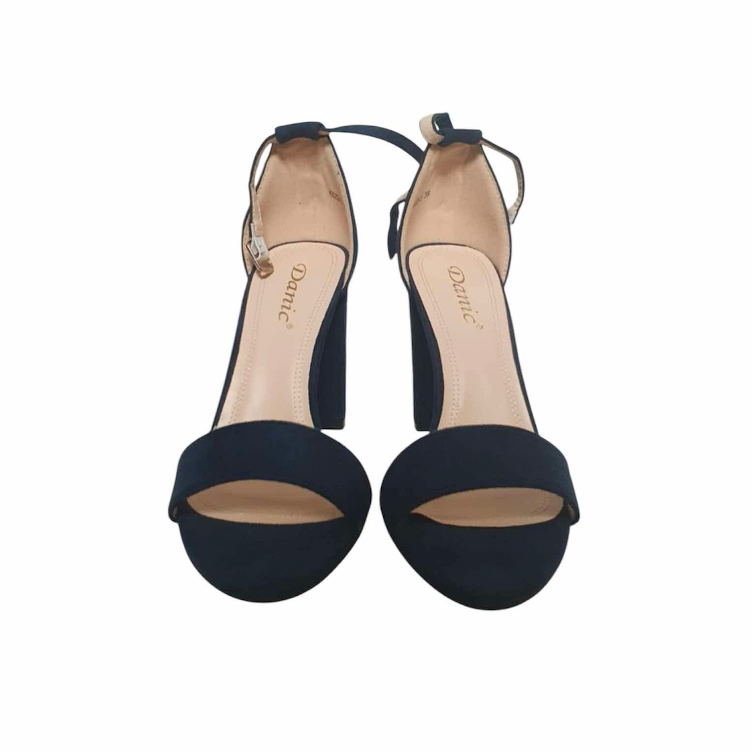 Chaussures à talons Femme - DANIC - 39 Parfait état - 10,00 € Chaussures à talons Femme - DANIC - 39 Parfait état reconditionné disponible sur Label Emmaüs