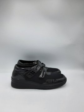Acheter CHAUSSURES AVEC SCRATCHS DE SECONDE MAIN - 30,00 € | Dero CHAUSSURES AVEC SCRATCHS DE SECONDE MAIN N/A reconditionné disponible sur Claquettes Market | Dero