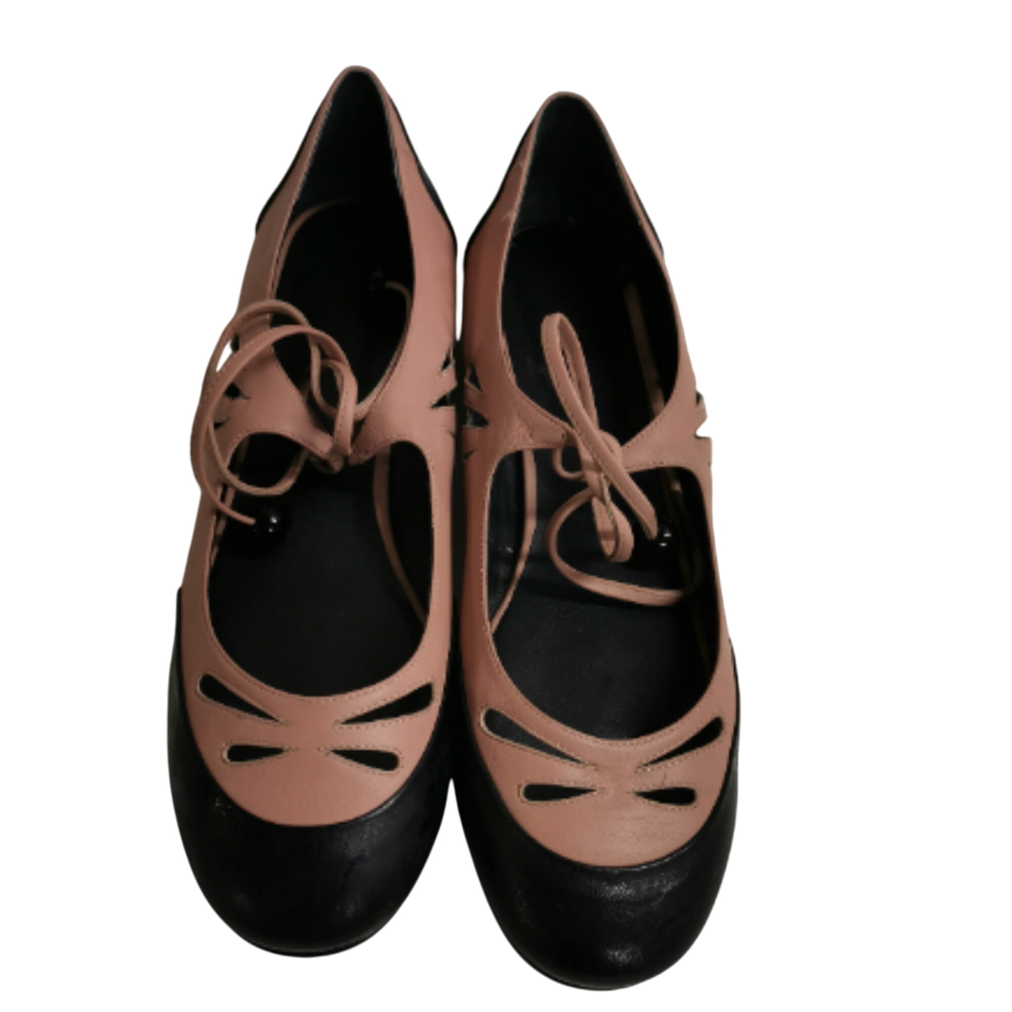 chaussures ballerines plates en cuir SONIA RYKIEL paris currant / nude avec découpes et lien taille 40 Bon état - 80,00 € chaussures ballerines plates en cuir SONIA RYKIEL paris currant / nude avec découpes et lien taille 40 Bon état reconditionné disponible sur Label Emmaüs
