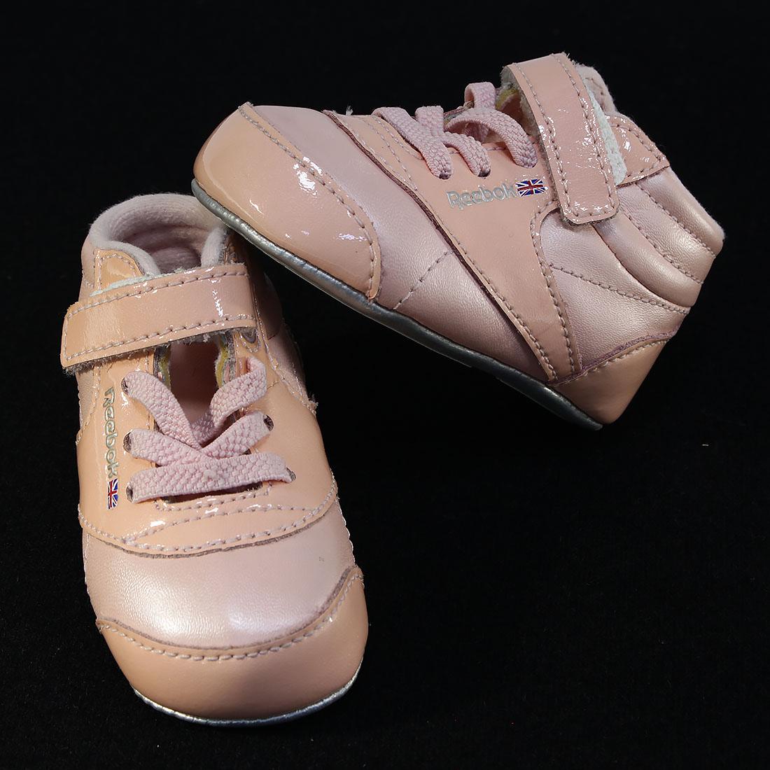 Chaussures bébé fille Reebok T16 Bon état - 10,00 € Chaussures bébé fille Reebok T16 Bon état reconditionné disponible sur Label Emmaüs
