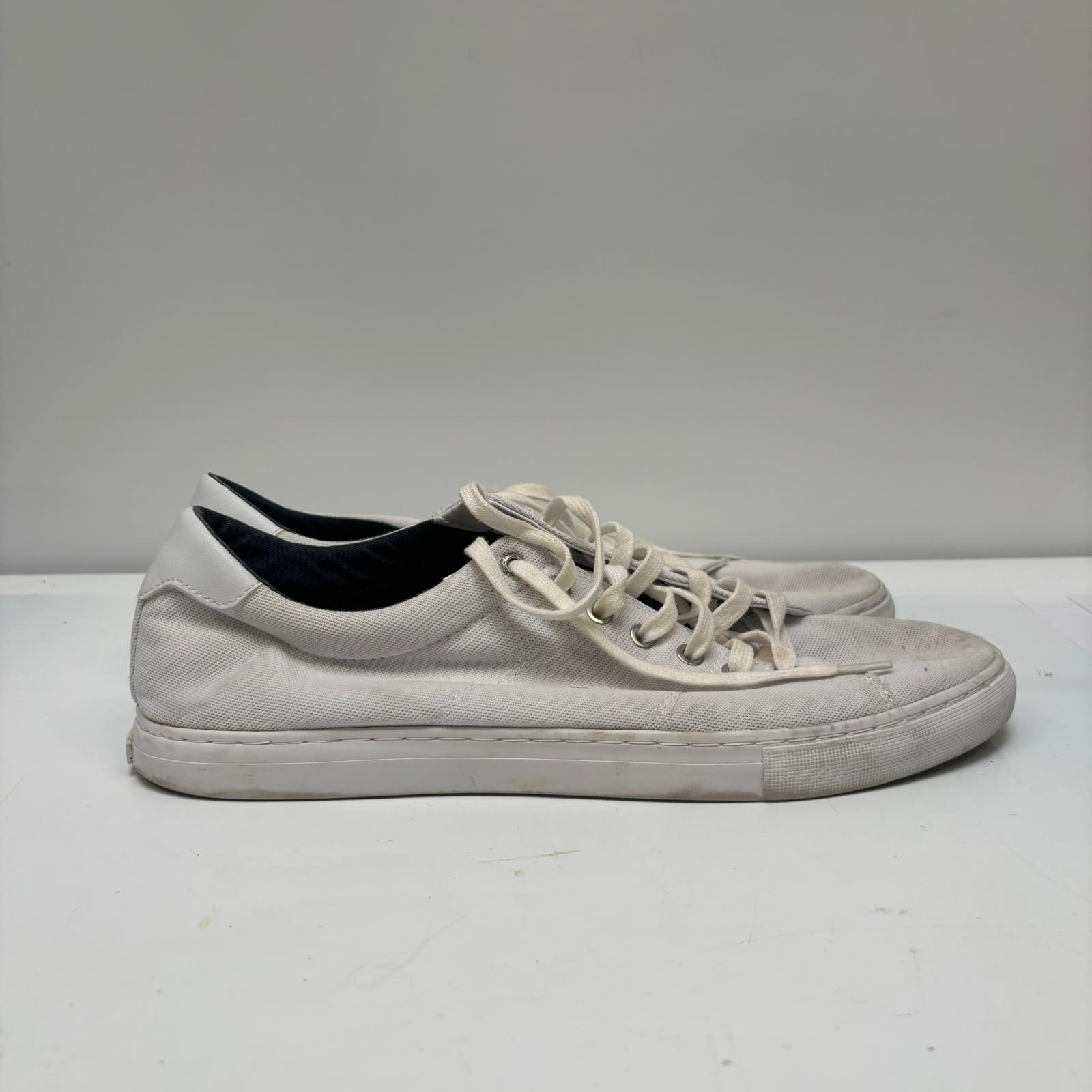 Voir photo 2 de Chaussures blanches basses Tommy Hilfinger taille 47 Chaussures blanches basses Tommy Hilfinger taille 47 Bon état reconditionné photo 2