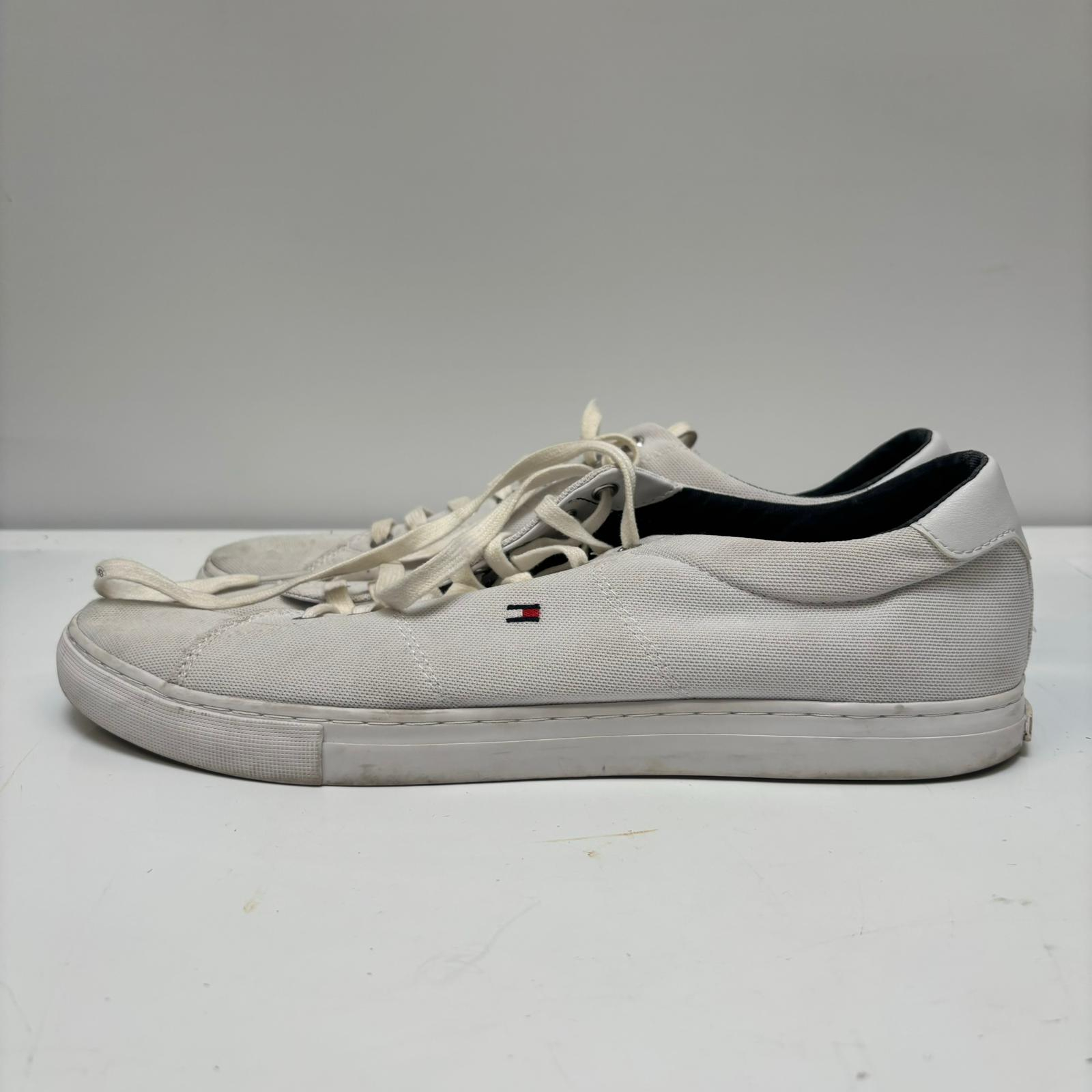 Voir photo 3 de Chaussures blanches basses Tommy Hilfinger taille 47 Chaussures blanches basses Tommy Hilfinger taille 47 Bon état reconditionné photo 3