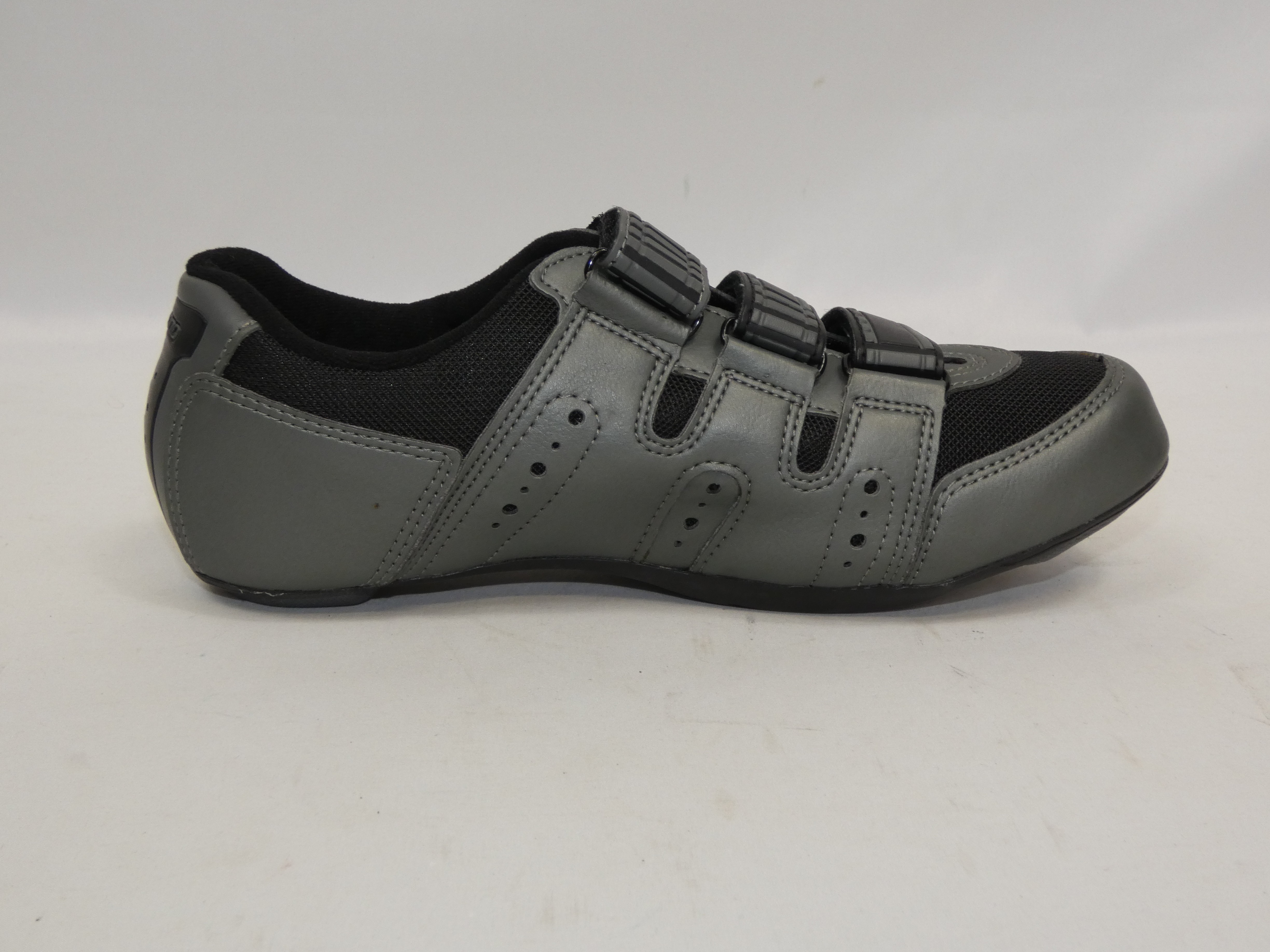 Voir photo 4 de Chaussures cycliste de marque SHIMANO RT51 SPD T.43 Chaussures cycliste de marque SHIMANO RT51 SPD T.43 Très bon état reconditionné photo 4