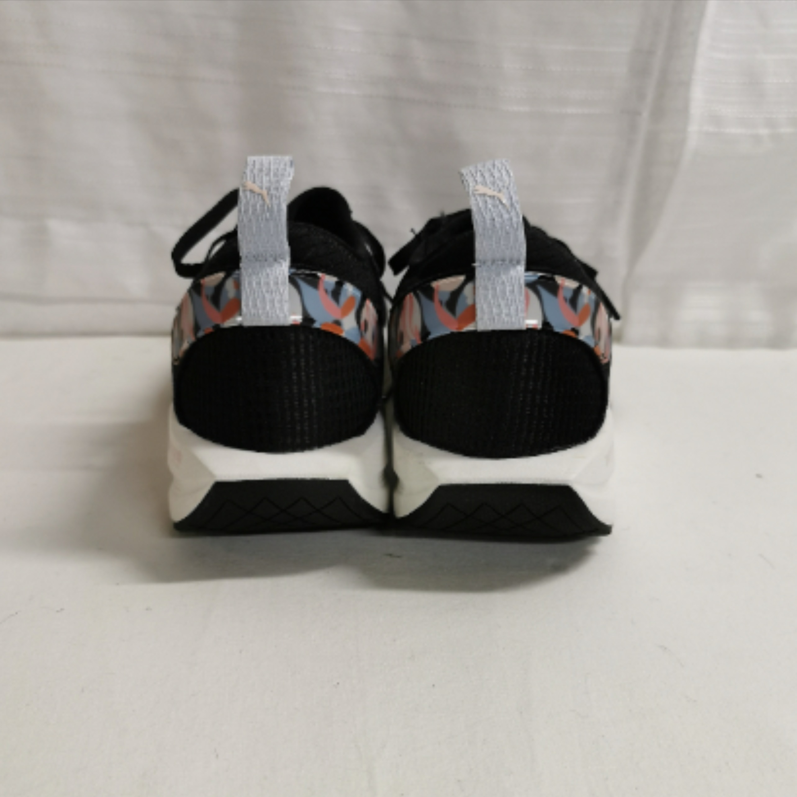 Voir photo 2 de Chaussures d'entrainement noires PWR XX Maggie Stephenson pour femmes. Chaussures d'entrainement noires PWR XX Maggie Stephenson pour femmes. Bon état reconditionné photo 2