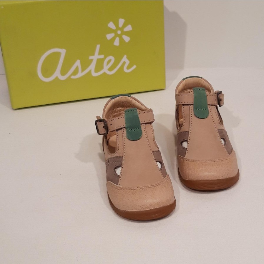 Chaussures d'été garçons , Aster , Daniou beige , pointure 18 Parfait état - 12,00 € Chaussures d'été garçons , Aster , Daniou beige , pointure 18 Parfait état reconditionné disponible sur Label Emmaüs