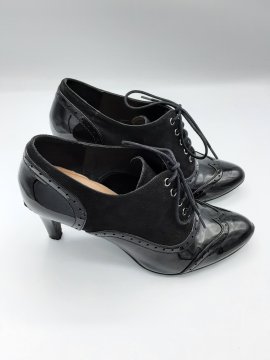 chaussures d'occasion noires vernies État correct - 15,00 € chaussures d'occasion noires vernies État correct Eram reconditionné disponible sur Claquettes Market
