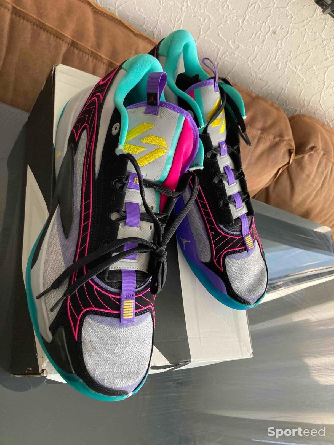 Chaussures de basketball Parfait état reconditionné disponible sur Sporteed